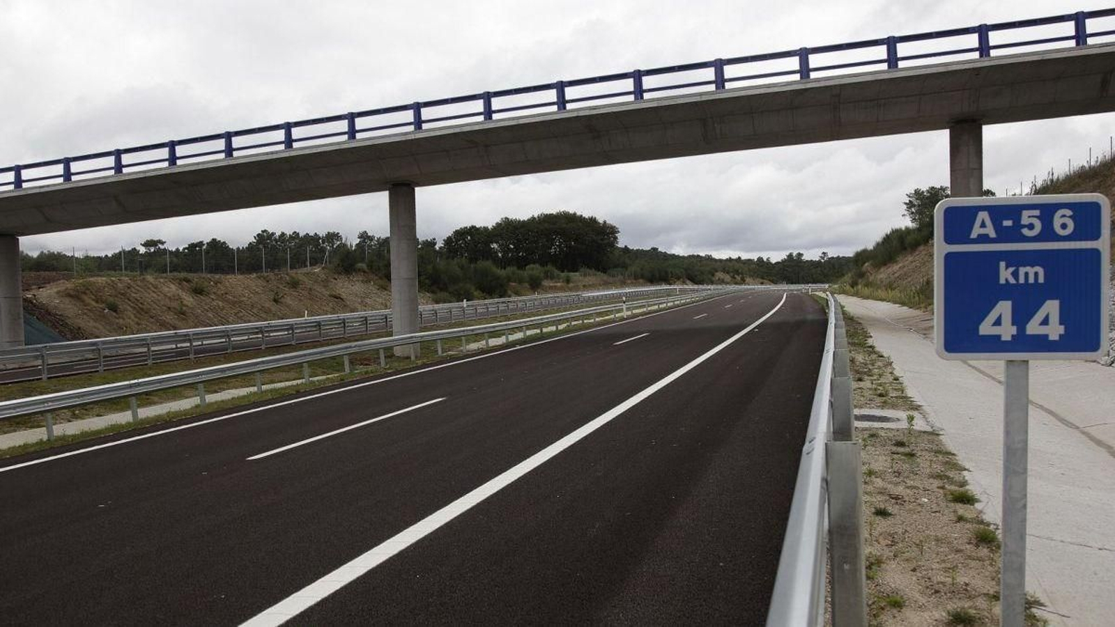 El único tramo de la A-56 abierto, entre San Martiño y A Barrela.