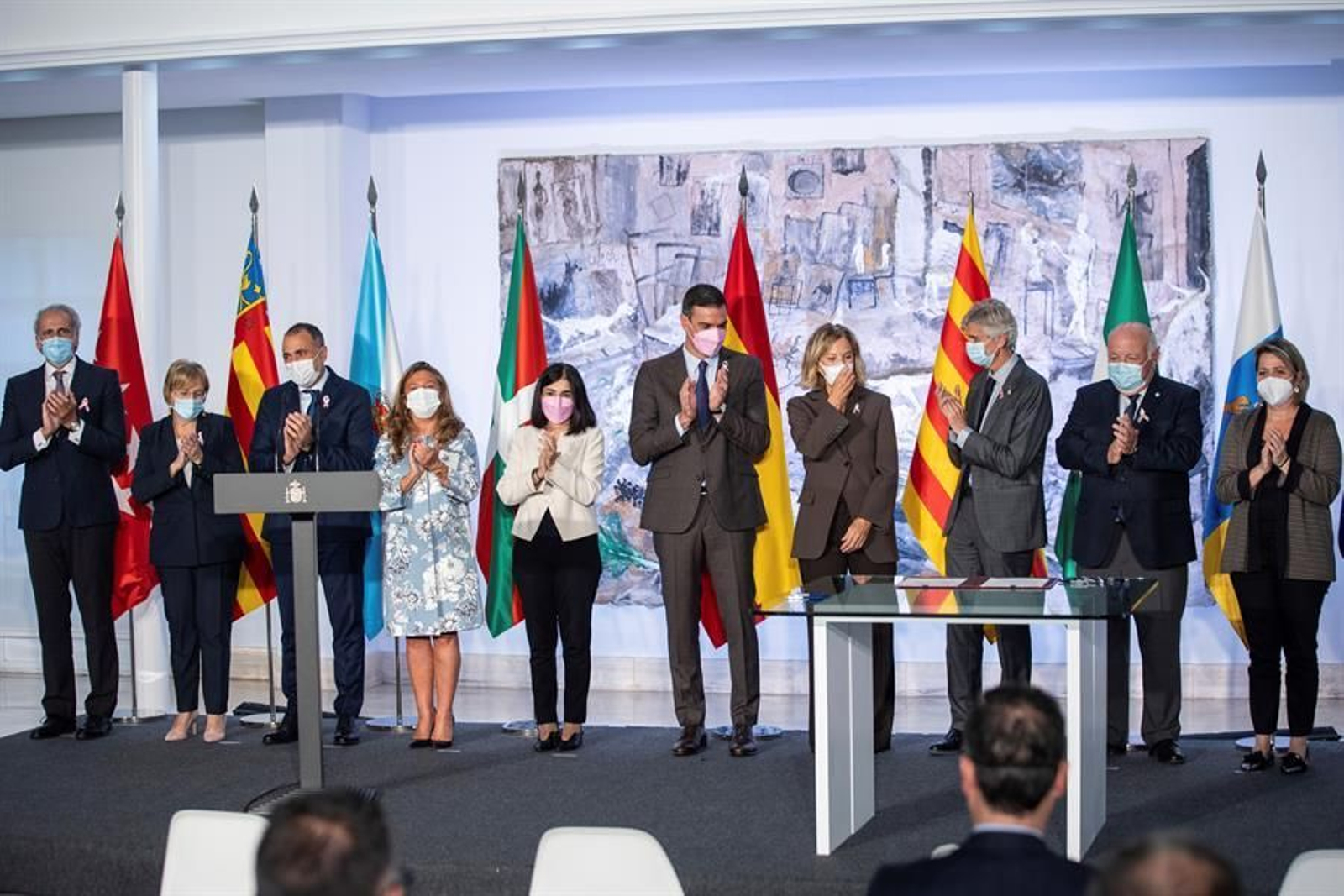 Firma de la colaboración entre el Gobierno y la Fundación Amancio Ortega (EFE).