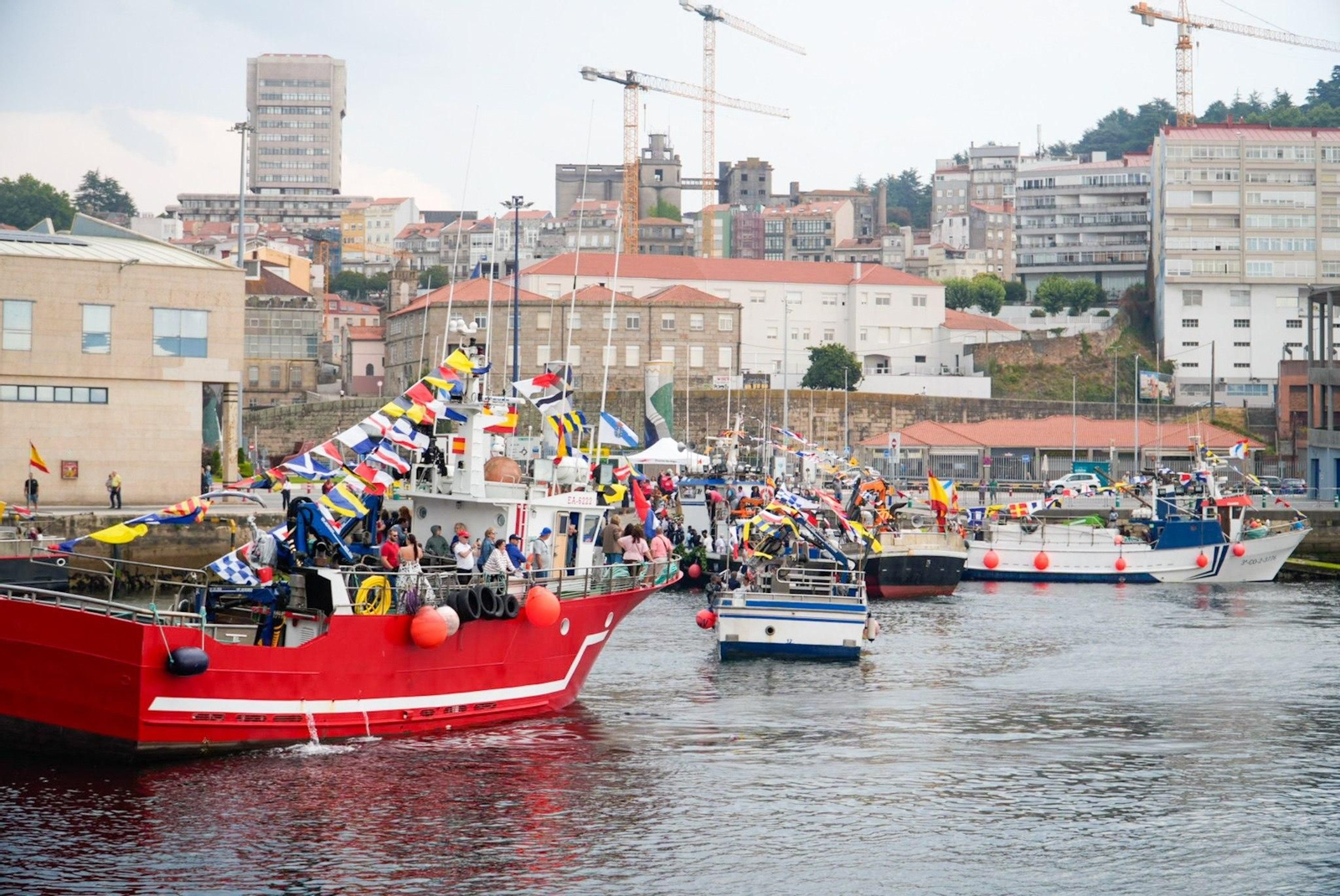 Galería | Vigo rinde homenaje a la Virgen del Carmen por tierra y por mar