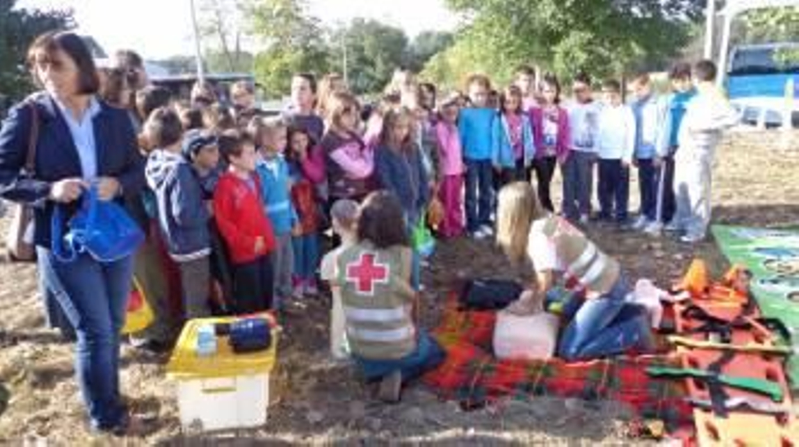 Voluntarios de Cruz Roja de Portugal en un simulacro de accidente de circulación (Foto: A. R.)
