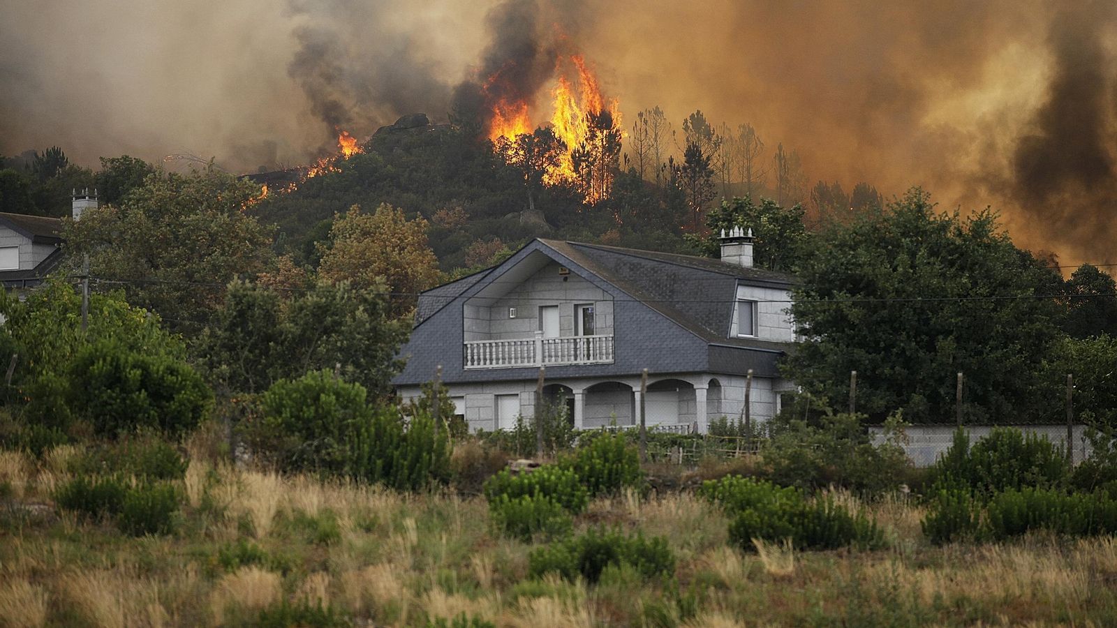 Galería | El fuego rodea Ourense
