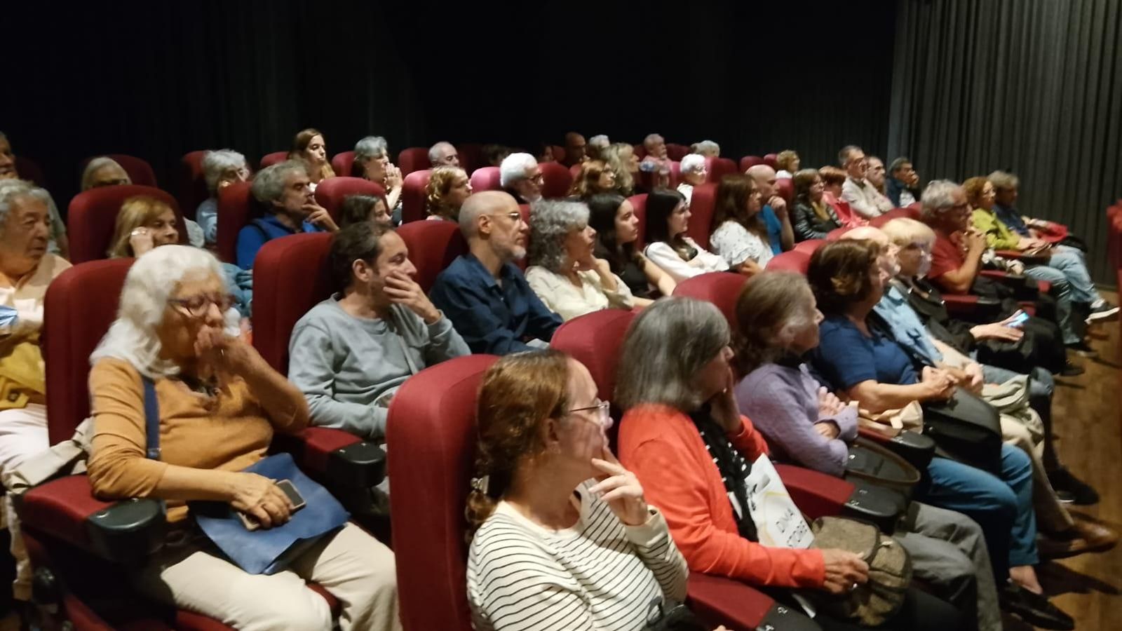 Público en la sala durante el estreno