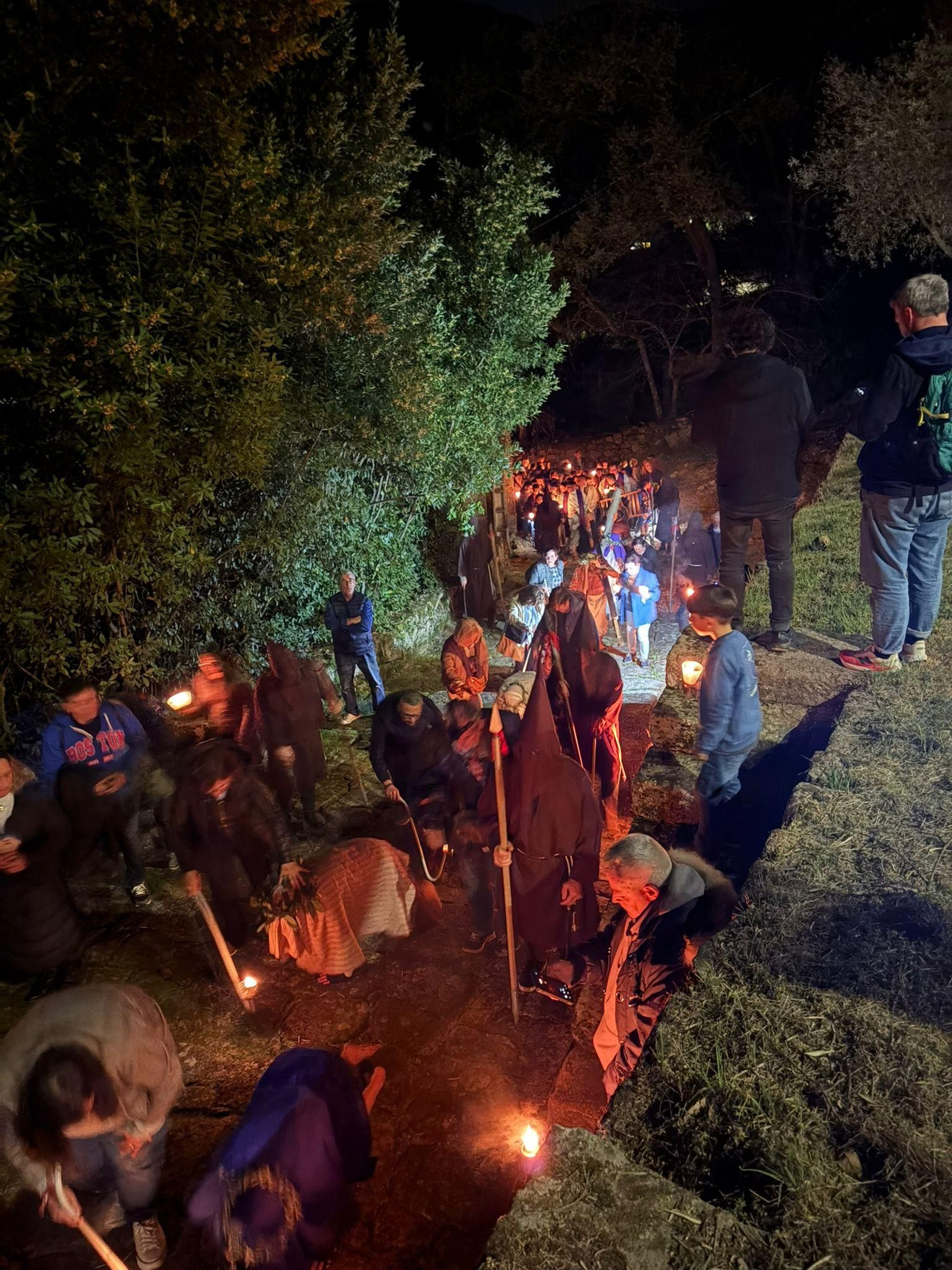 Galería | Las tinieblas y la procesión de los Penitentes conquistan Oímbra