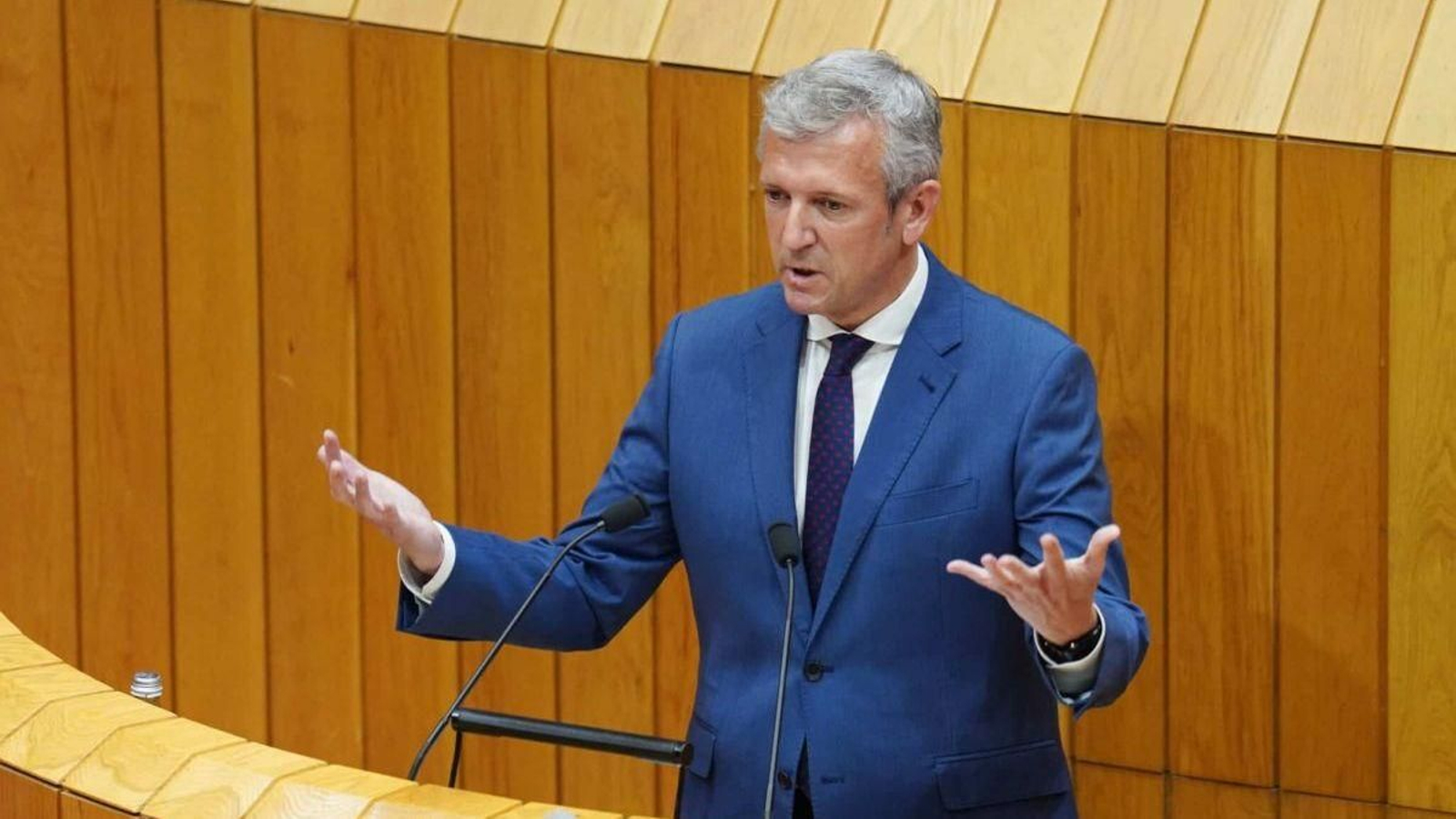 El presidente de la Xunta, Alfonso Rueda, interviene en el Parlamento.