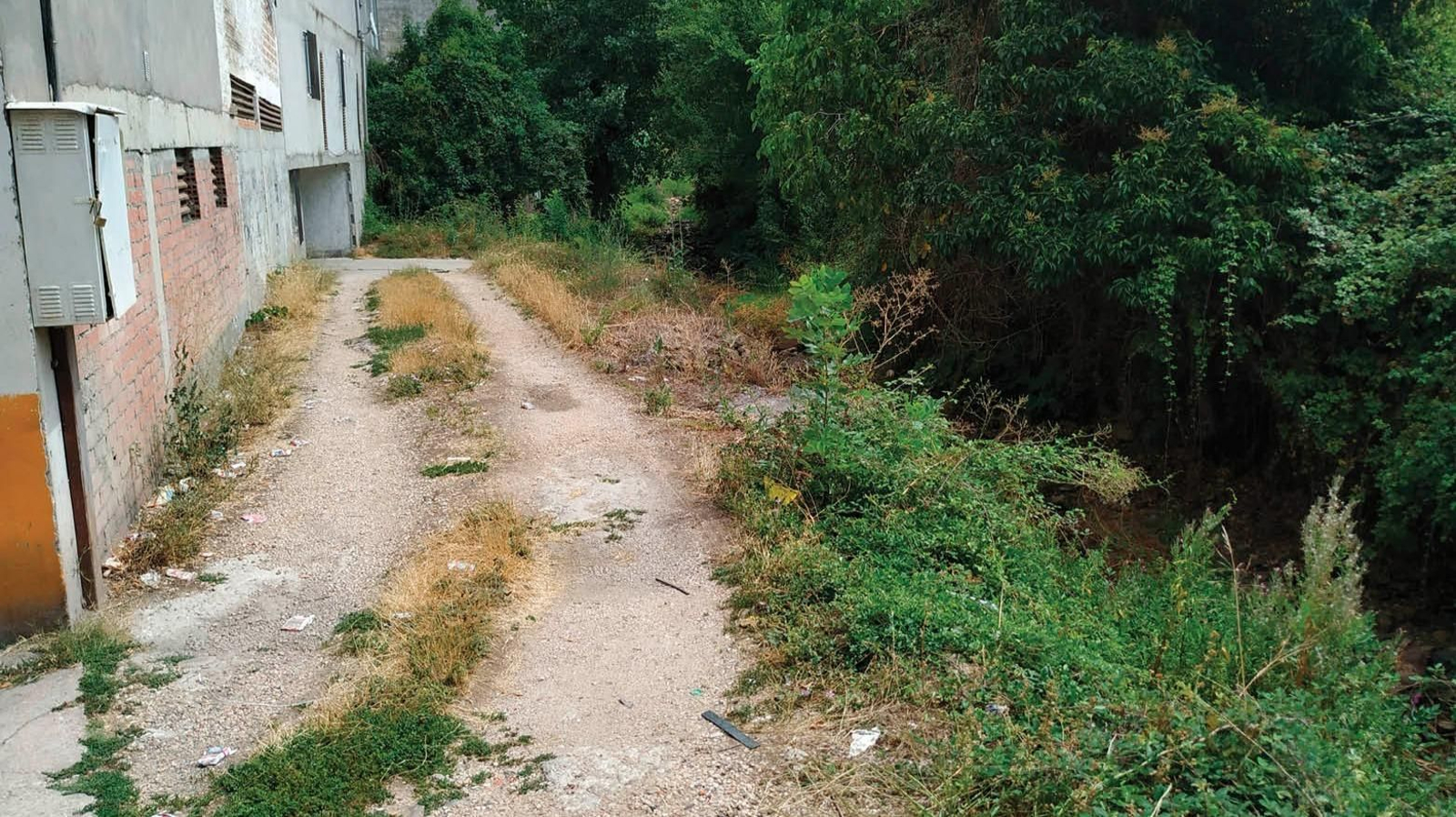 Acceso a la futura pasarela sobre el arroyo Cigüeño.