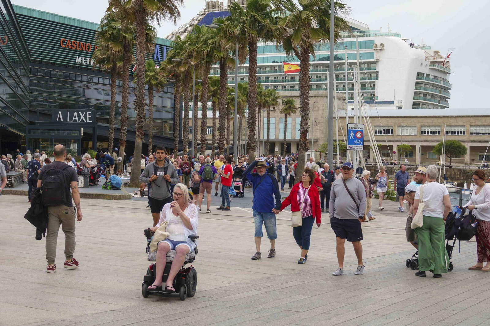 Cruceristas de la triple escala, esta semana en el puerto vigués.