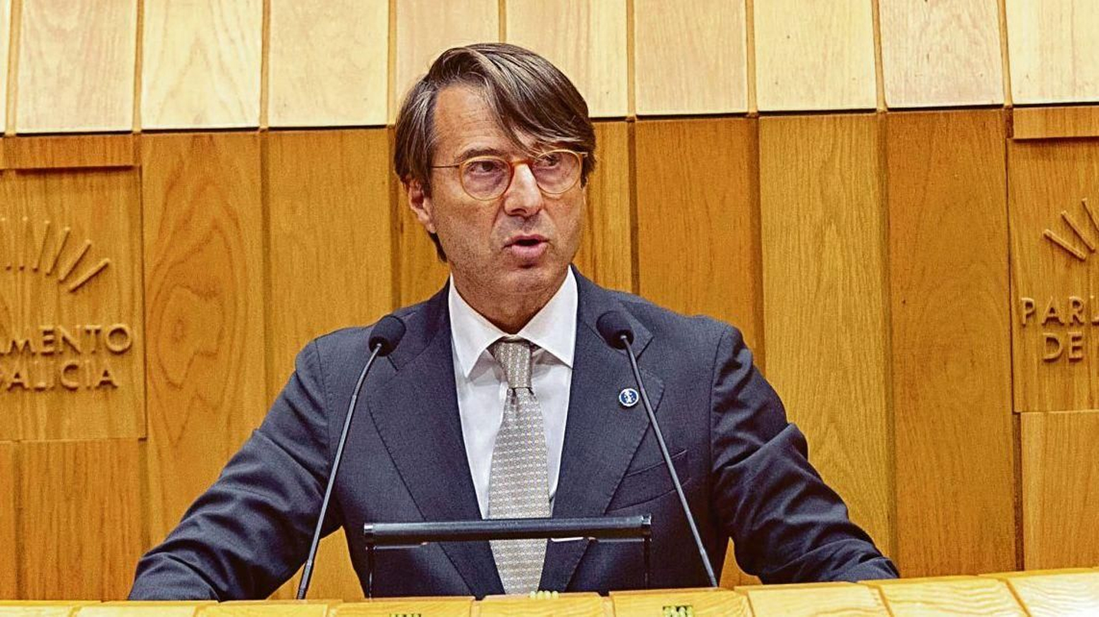 El conselleiro de Facenda, Miguel Corgos, en el Parlamento.
