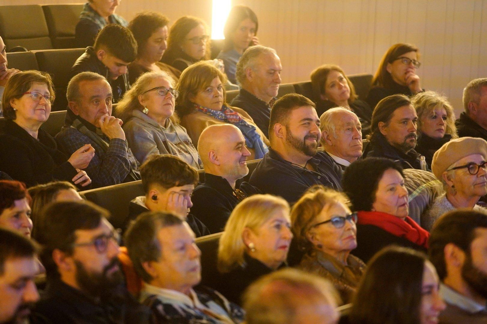 Luz Iglesias, vicepresidenta de Viudas Demócratas junto a la sindicalista Elena Rodríguez; la fotógrafa Mary Quintero y Carmen Rodal, presidenta de Viudas Demócratas, en el Foro Atlántico.