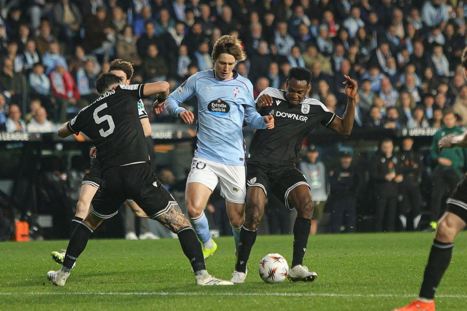 Galería | El Celta y el PAOK hacen vibrar Balaídos