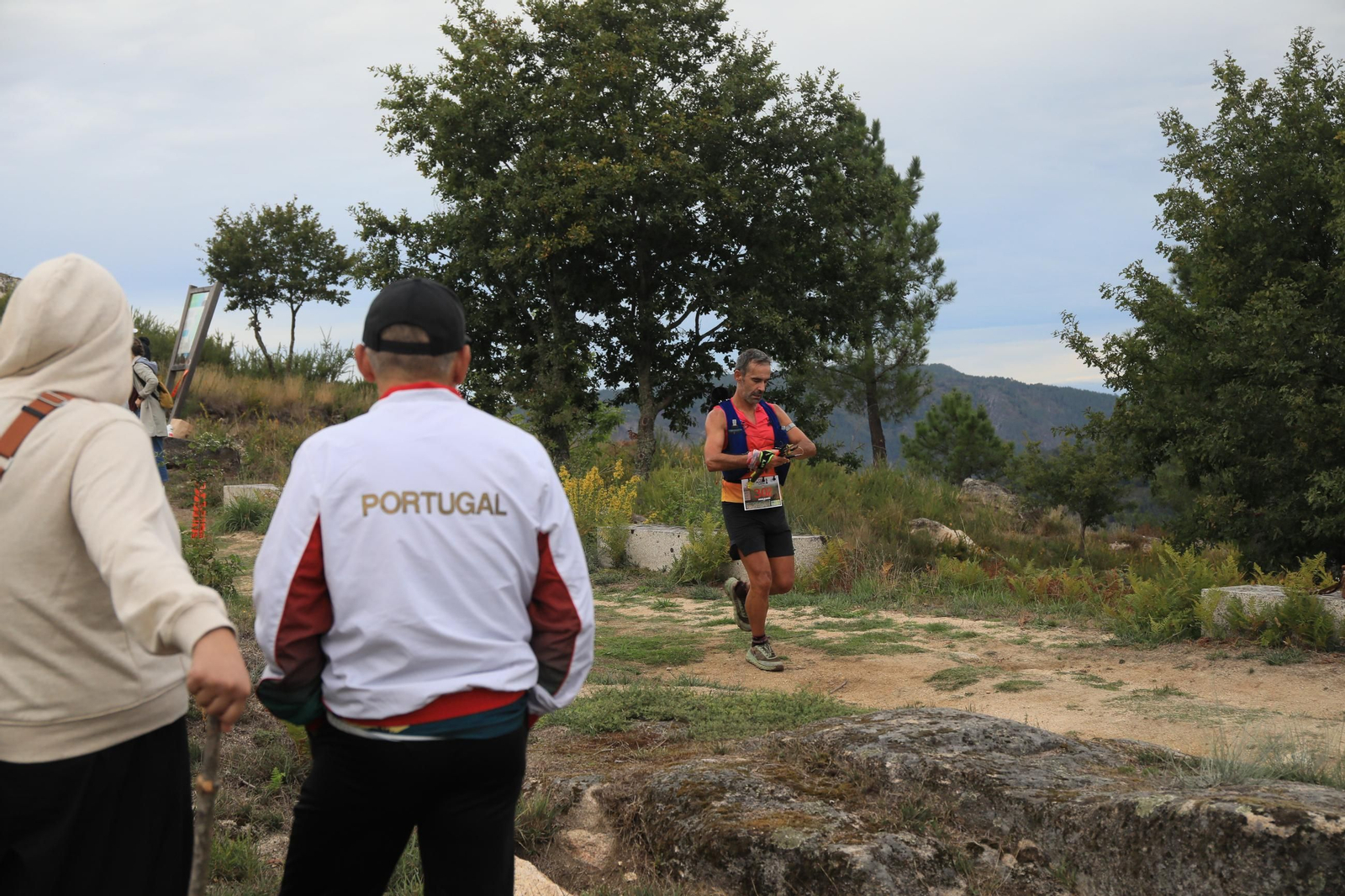 Galería | El Trail Ribeira Sacra cumple diez años y lo celebra entre montes y miradores, en fotos