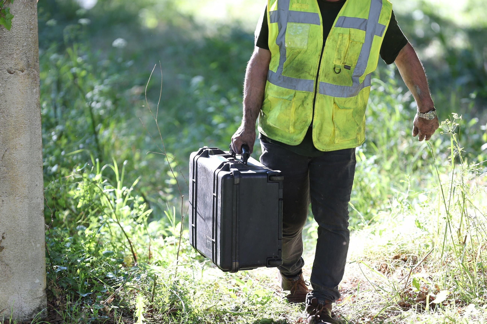 Los agentes recogieron diversas sustancias para fabricar explosivos.
