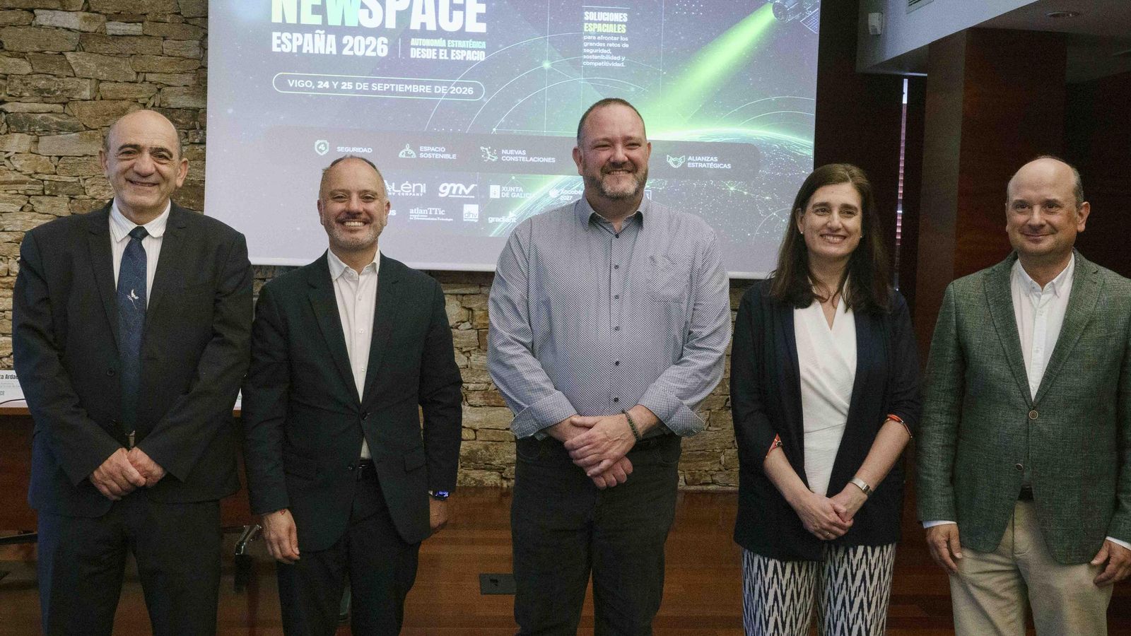 Miguel Ángel Molina, Sistemas Espaciales de GMV; David Regades, delegado de la Zona Franca; Guillermo Lamelas, CEO de Alén Space; Margarita Ardao, directora de Estratexia Industrial de la Xunta; y Fernando Aguado, UVigo.