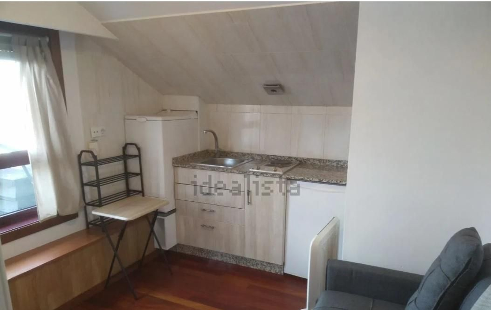 Galería | Así es el minipiso de 12 metros cuadrados que se alquila por 240 euros en Ourense, en fotos