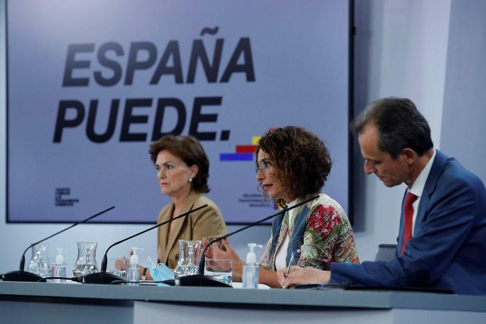 La vicepresidenta Carmen Calvo, la ministra de Hacienda, María Jesús Montero, y el ministro de Ciencia, Pedro Duque.
