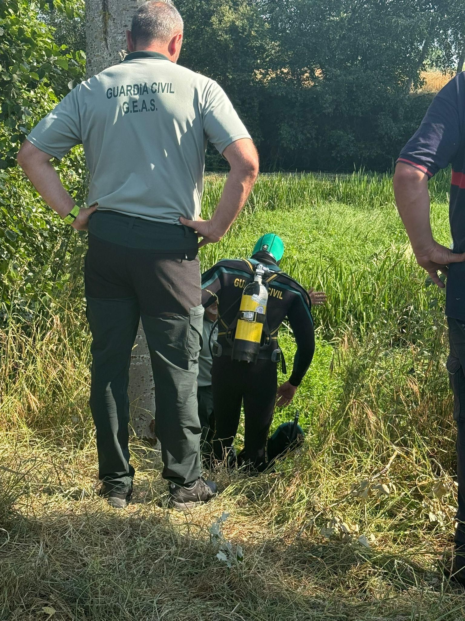 Uno de los buzos de la Guardia Civil.