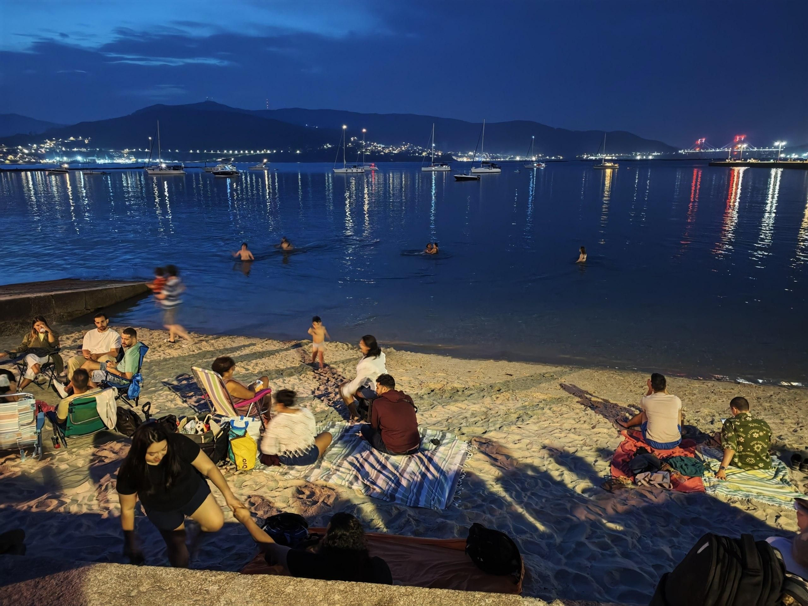 Galería | Las hogueras de San Xoán encienden Vigo y su área