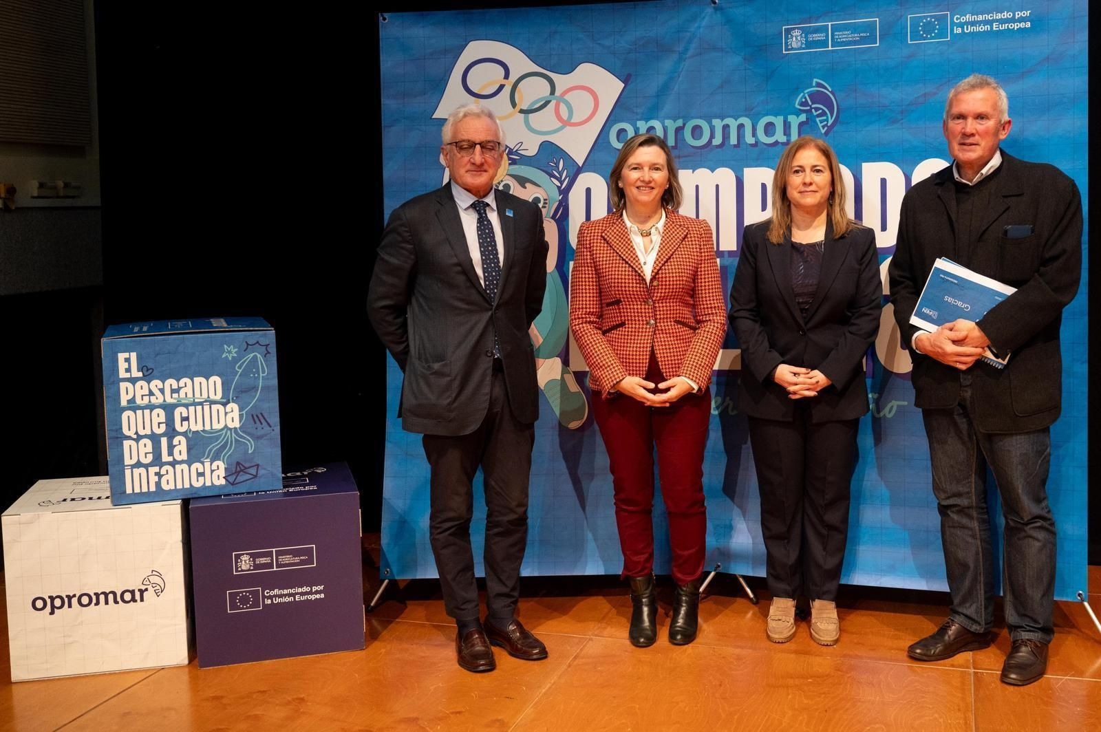 La presentación del estudio, con Juan Martín de Opromar y la secretaria general de Pesca, Isabel Artime.
