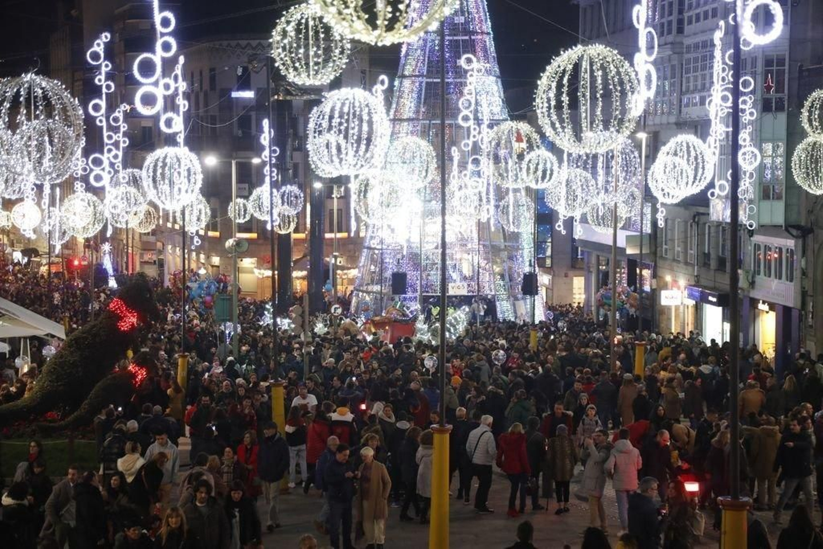 Los turistas invaden Vigo en el Puente270