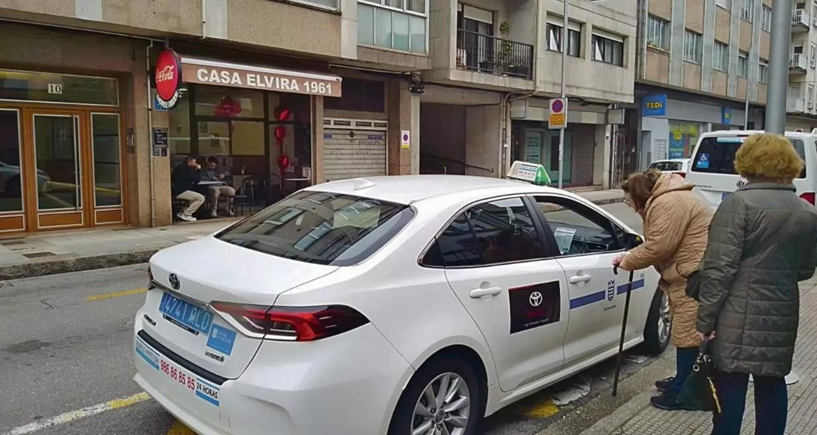 Uno de los taxis adheridos al Coche de Punto, con parada en el Hospital Provincial.