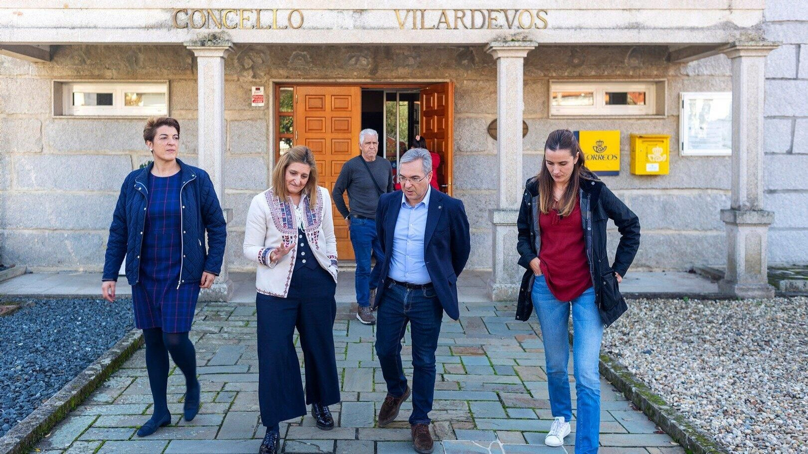 Sonia Conde, Eva Pérez, José Rúa, Luis Menor y Adriana Álvarez, en la visita.