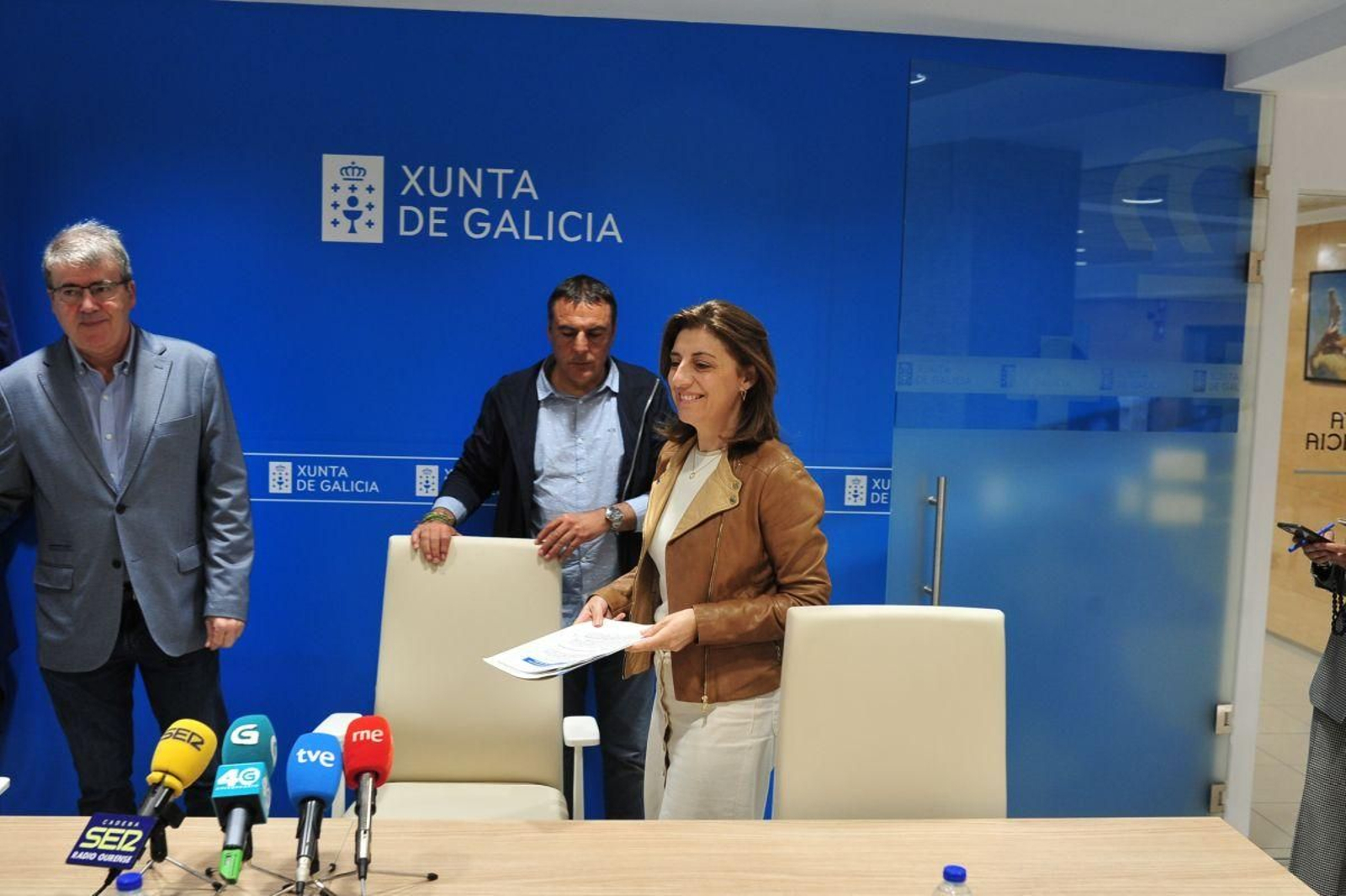 La conselleira de Medio Ambiente, Ángeles Vázquez, atiende a los medios de comunicación.