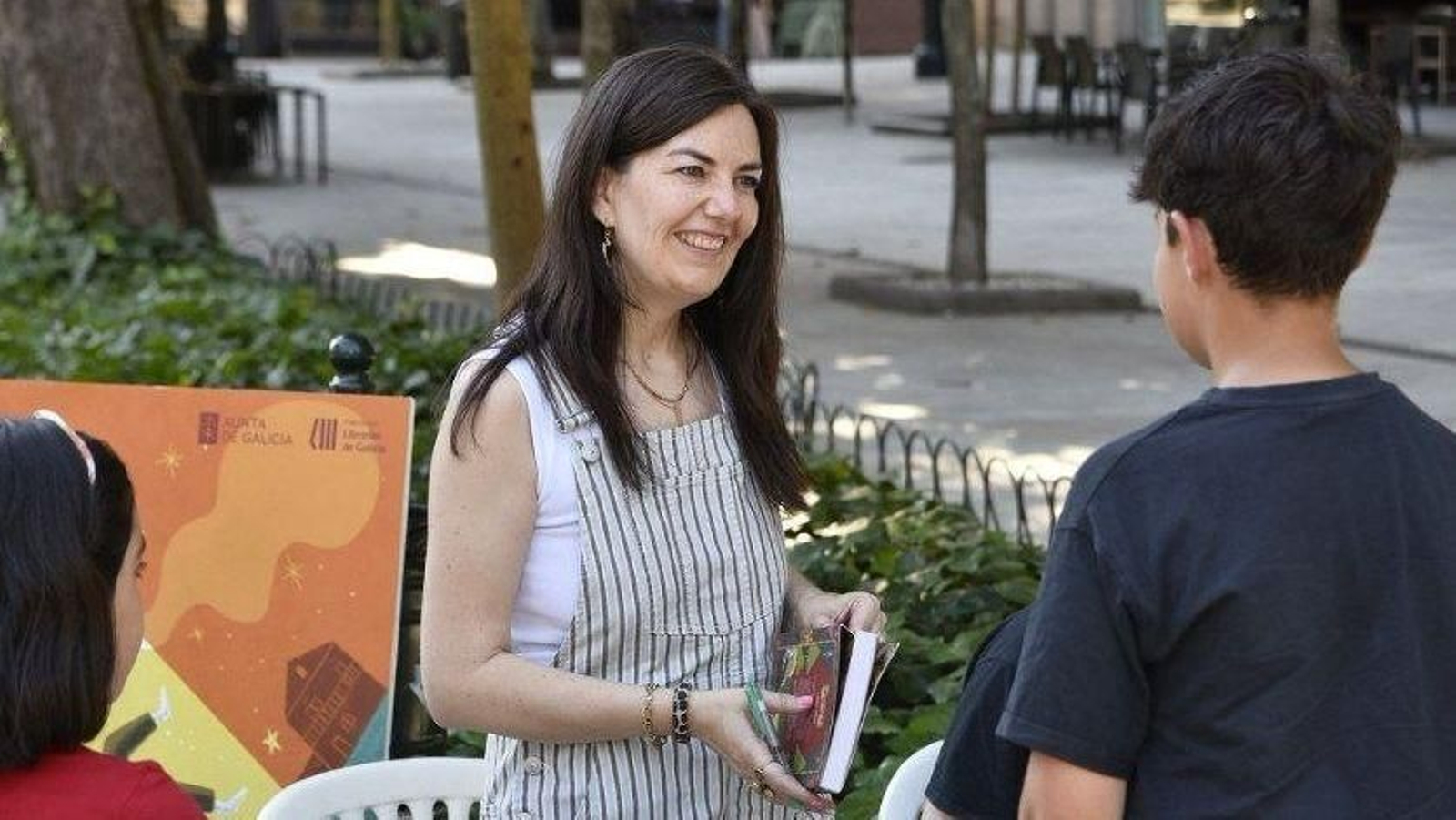 Ledicia Costas e Luismi Pérez presentaron o seu libro para público infantil “Bruxas & Dragóns”. Adiantan xa estar coa segunda entrega.