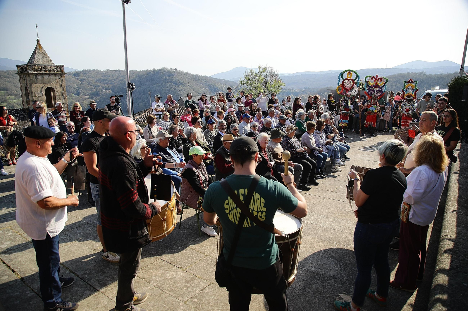 El estruendo de los bombos volvió a Viana do Bolo.