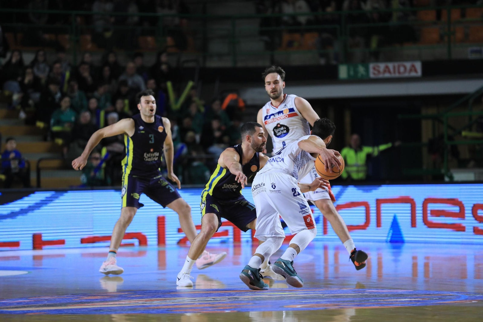 Galería | El Pazo, a reventar para el derbi COB-Obradoiro