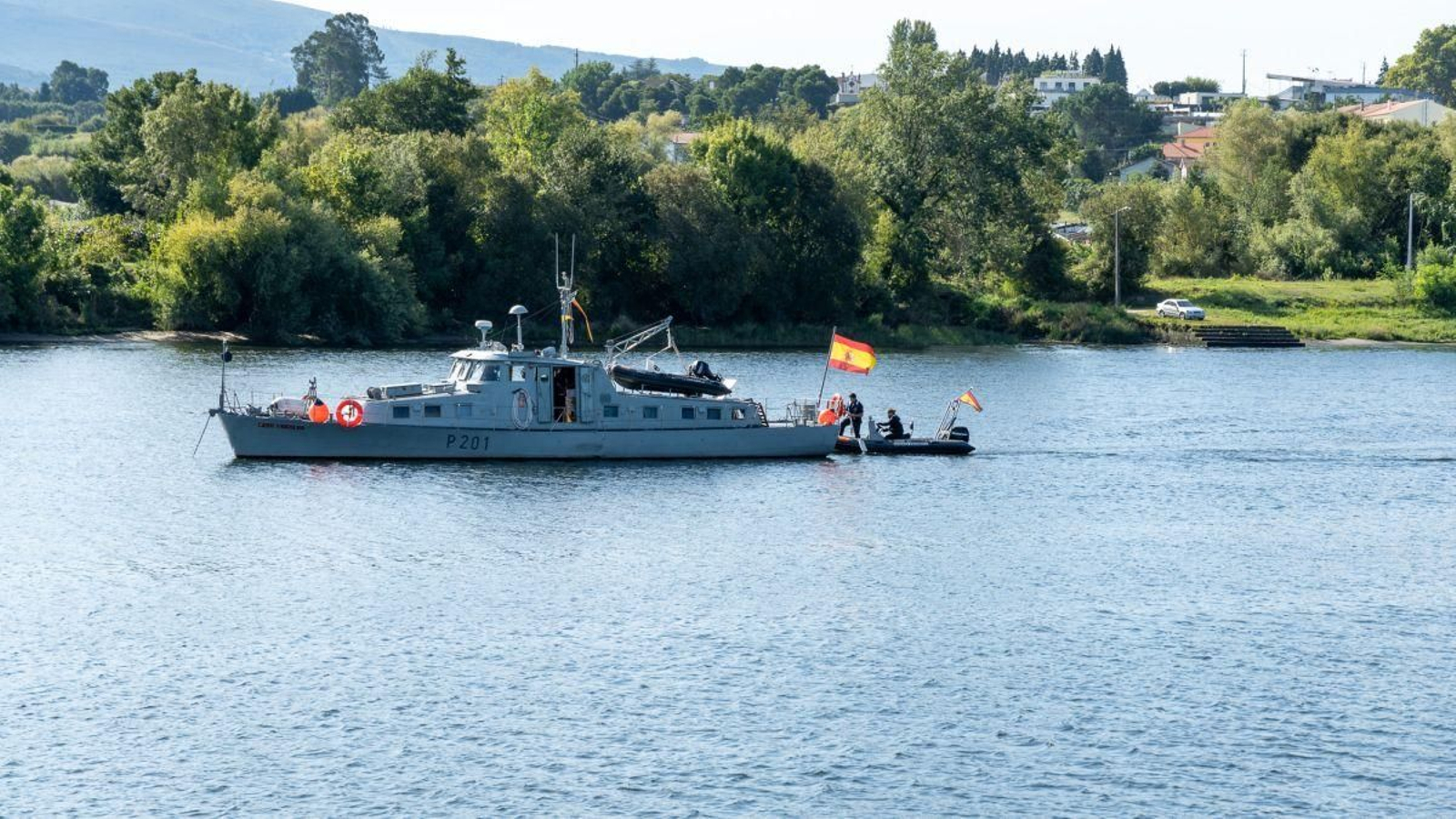 El “Cabo Fradera” lleva 70 años vigilando y asegurando las aguas del Miño que transcurren por Tui.