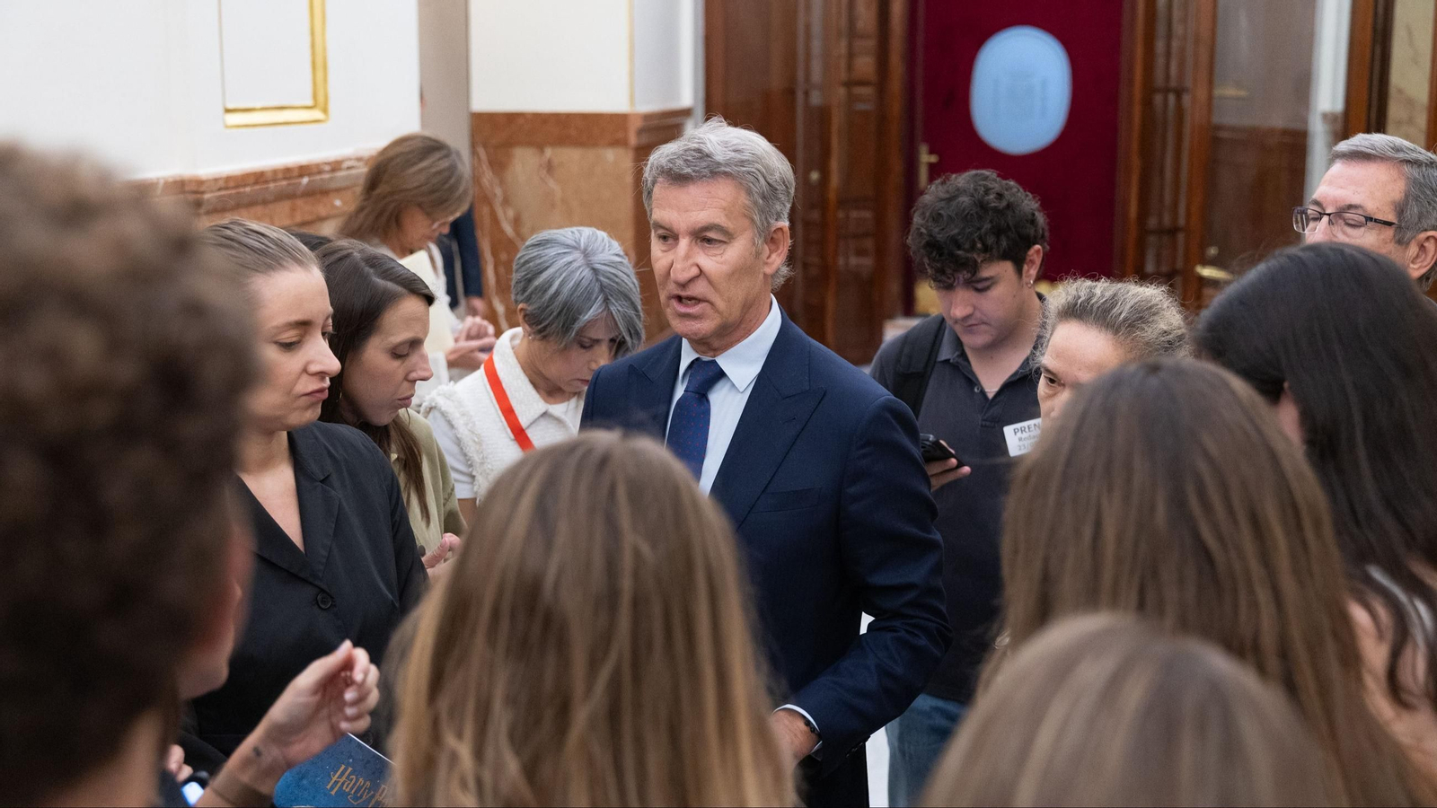 El presidente del PP, Alberto Núñez Feijóo, durante una sesión de control al Gobierno.