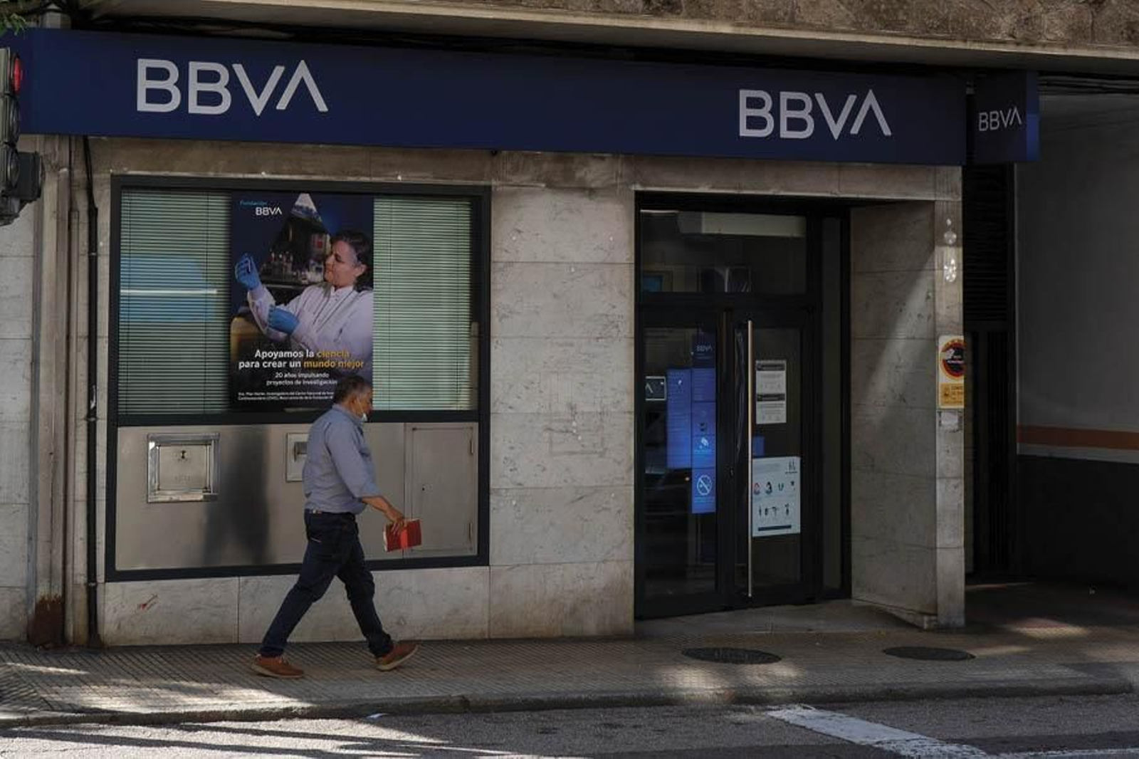 La sucursal bancaria de la Avenida de Portugal donde sucedieron los hechos (MIGUEL GARCÍA).