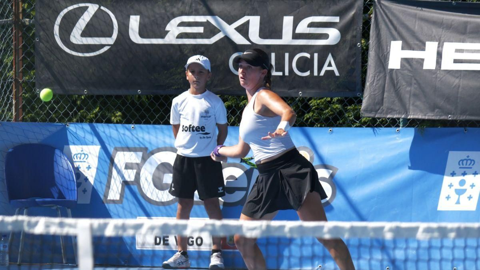 La malagueña Victoria Gómez, ayer en el Mercantil durante la final de dobles del Trofeo Cidade de Vigo.