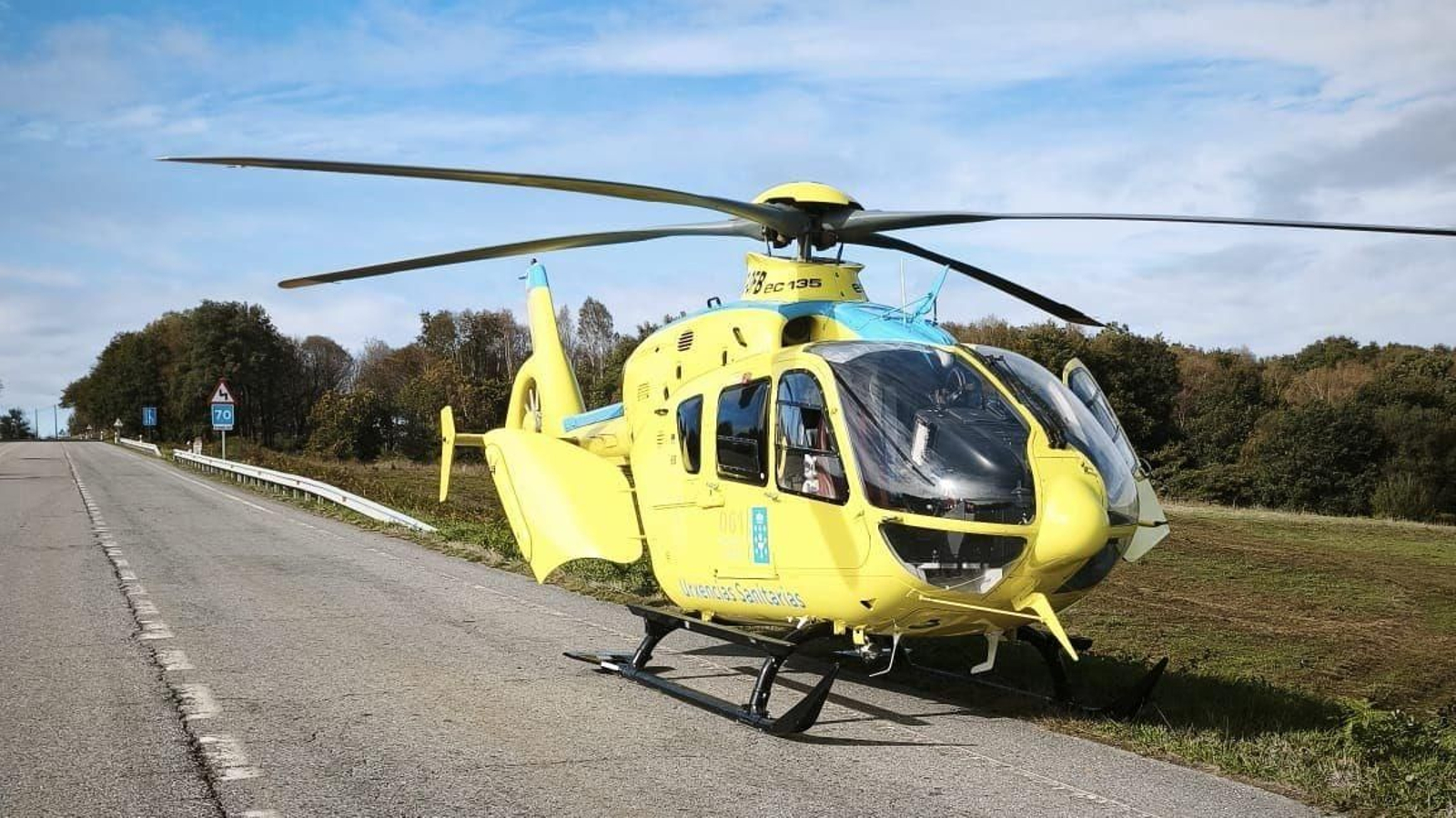 El helicóptero medicalizado trasladado a la zona del accidente en el municipio pontevedrés.