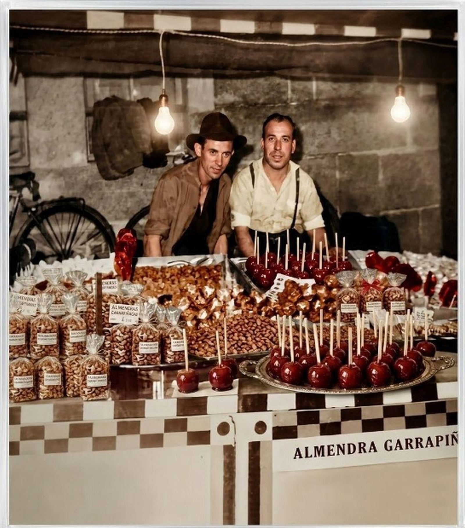Nicolás Remacho Rus y su amigo Pedro Cañedo, en La Granadina. (Foto coloreada con IA).