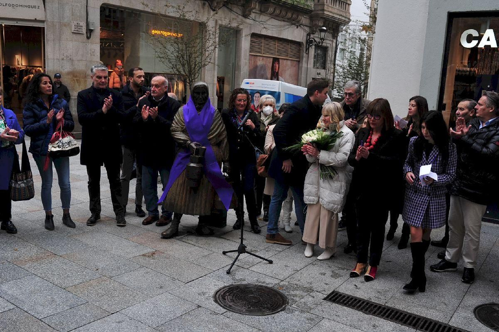 Concentración del PP Local en la Lechera por el 25-N. José Paz