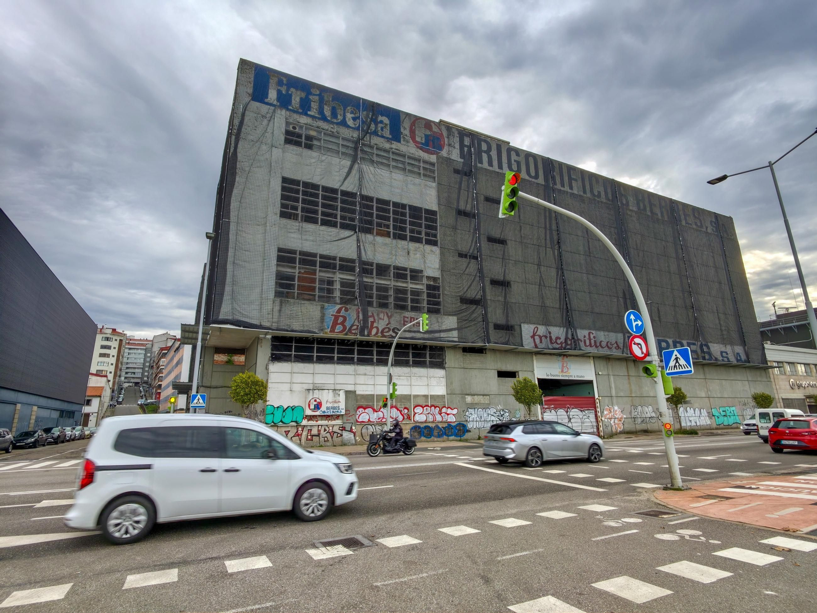 Antigua nave de Frigoríficos Berbés en Beiramar.