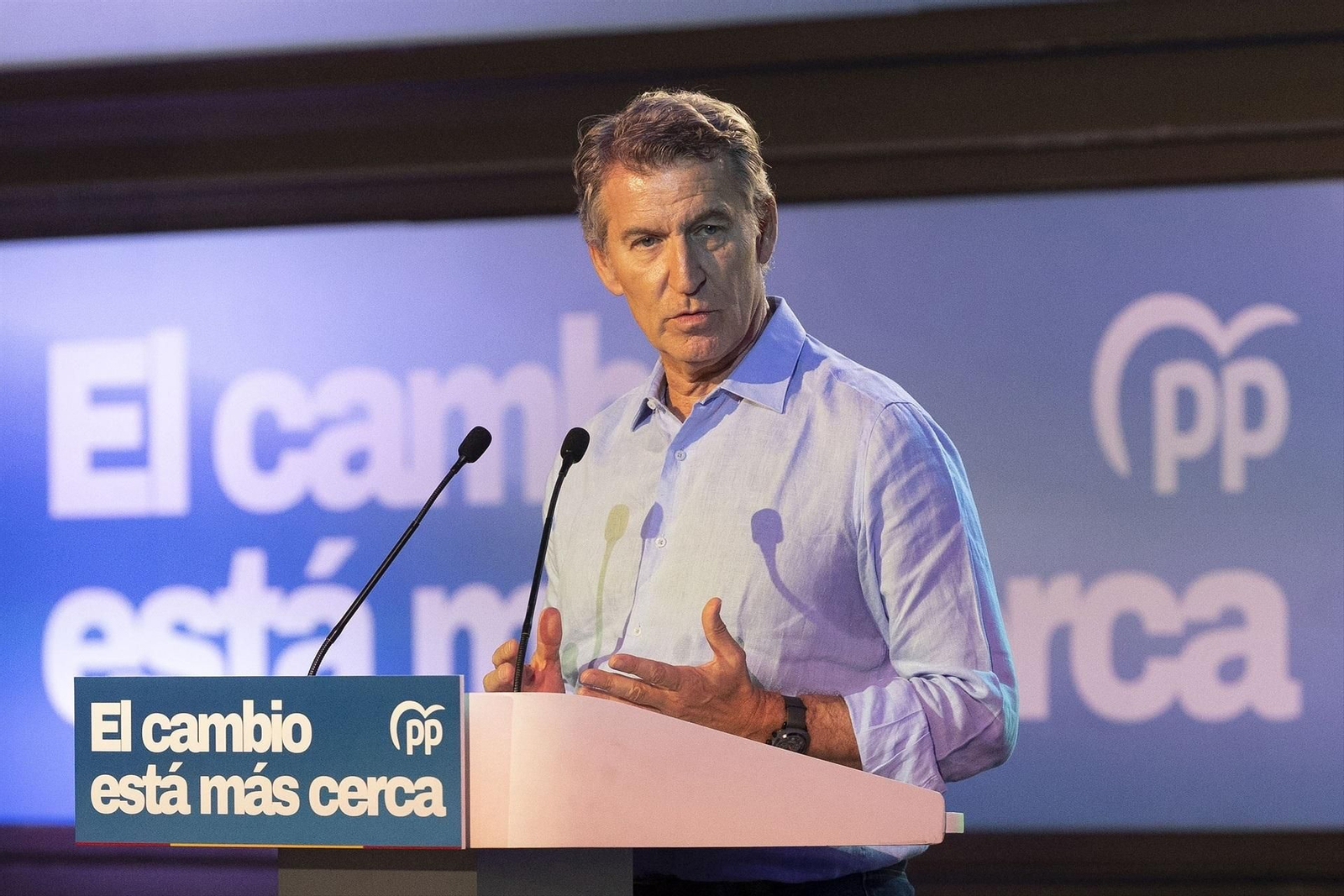 El presidente del PP, Alberto Núñez Feijóo, interviene durante la clausura del II Foro de Diputaciones, Cabildos y Consells del Partido Popular, en el Auditorio de Castellón