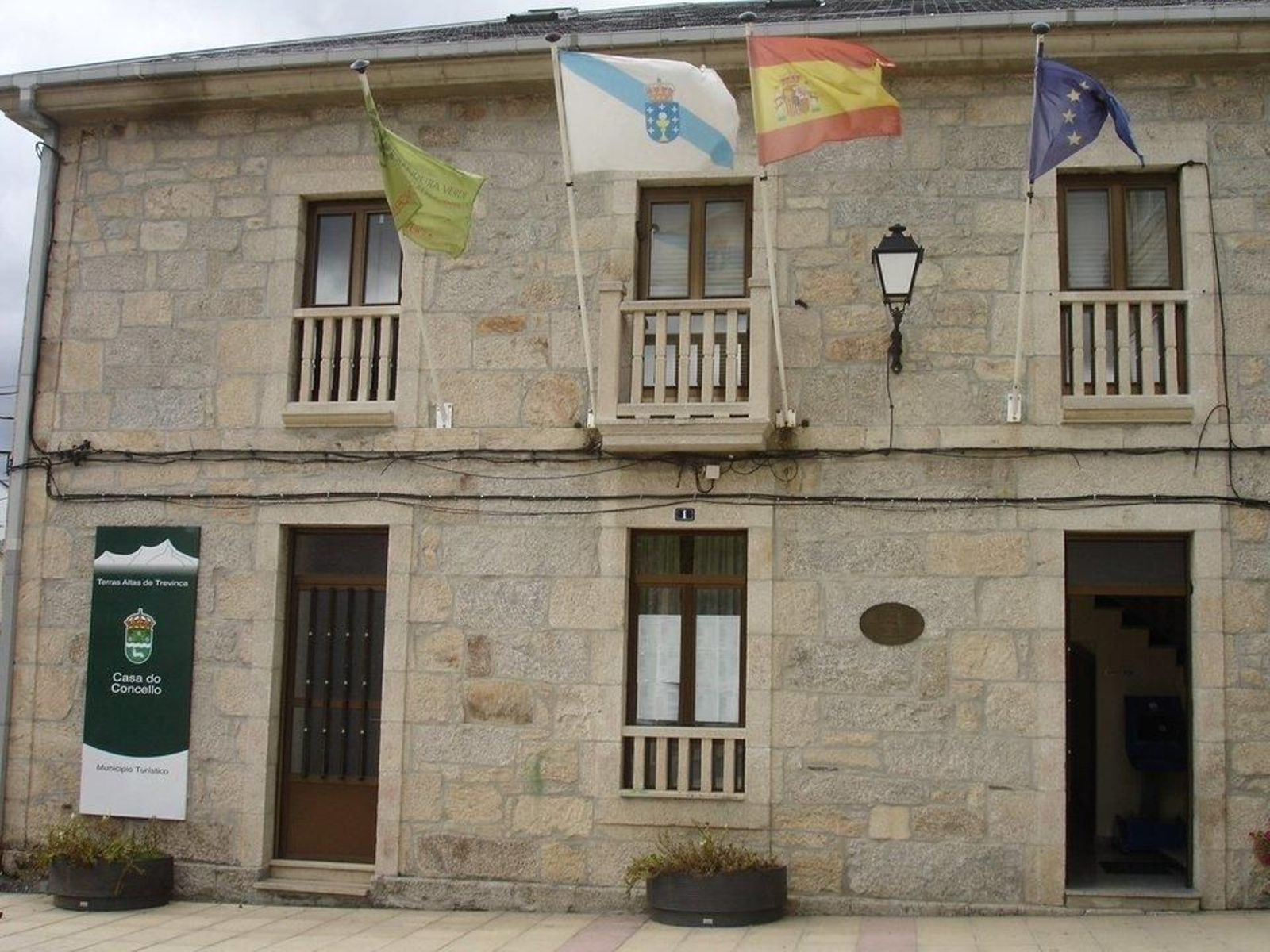 Casa consistorial de A Veiga.