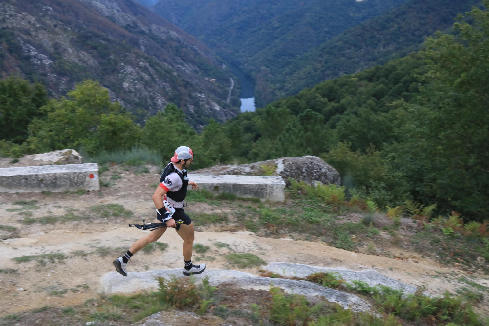 Galería | El Trail Ribeira Sacra cumple diez años y lo celebra entre montes y miradores, en fotos