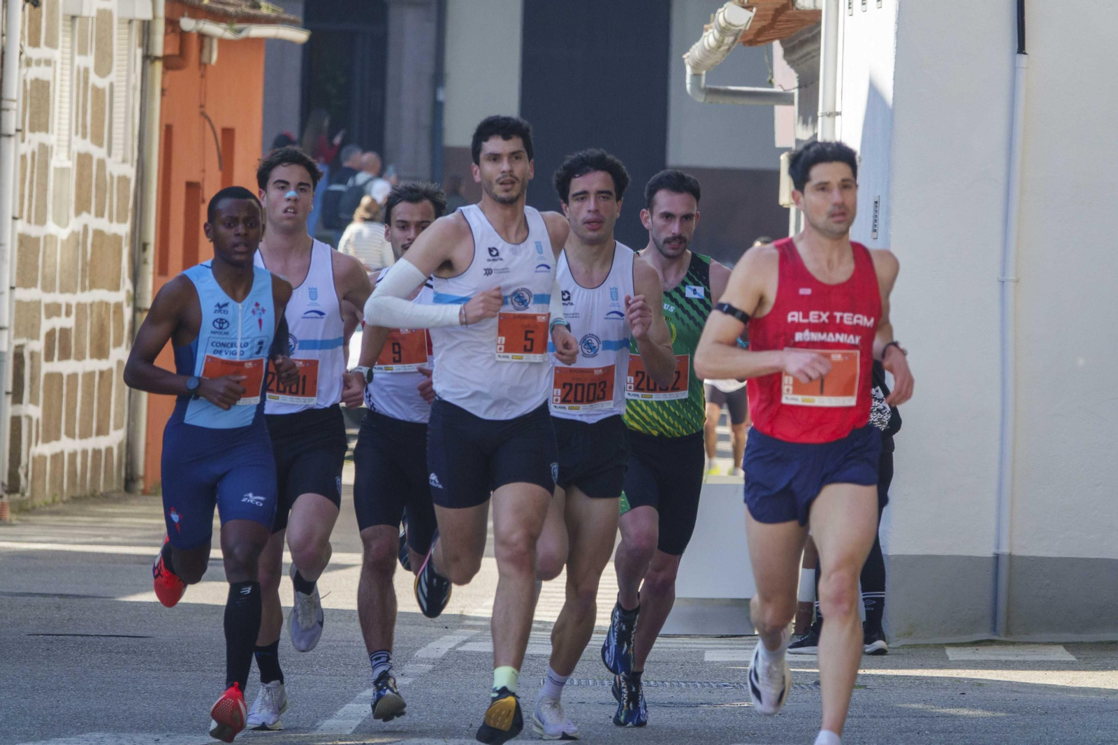 Galería | Pequeños y mayores se divierten en la 10K de Porriño