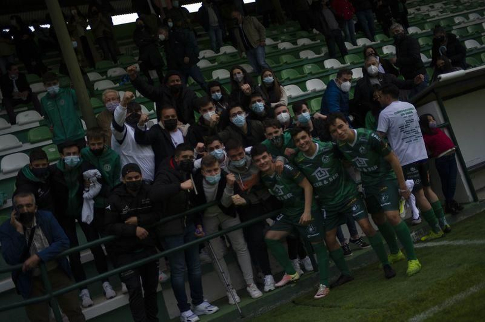 El Arenteiro celebra el ascenso a la Segunda Federación (MARTIÑO PINAL).