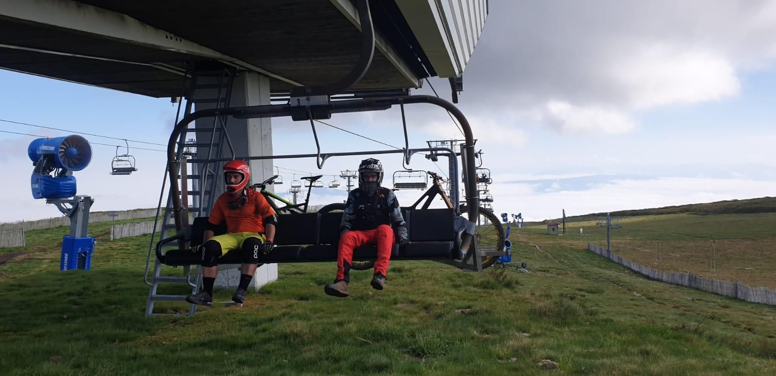 El Bike park de Manzaneda recibe a sus primeros usuarios.