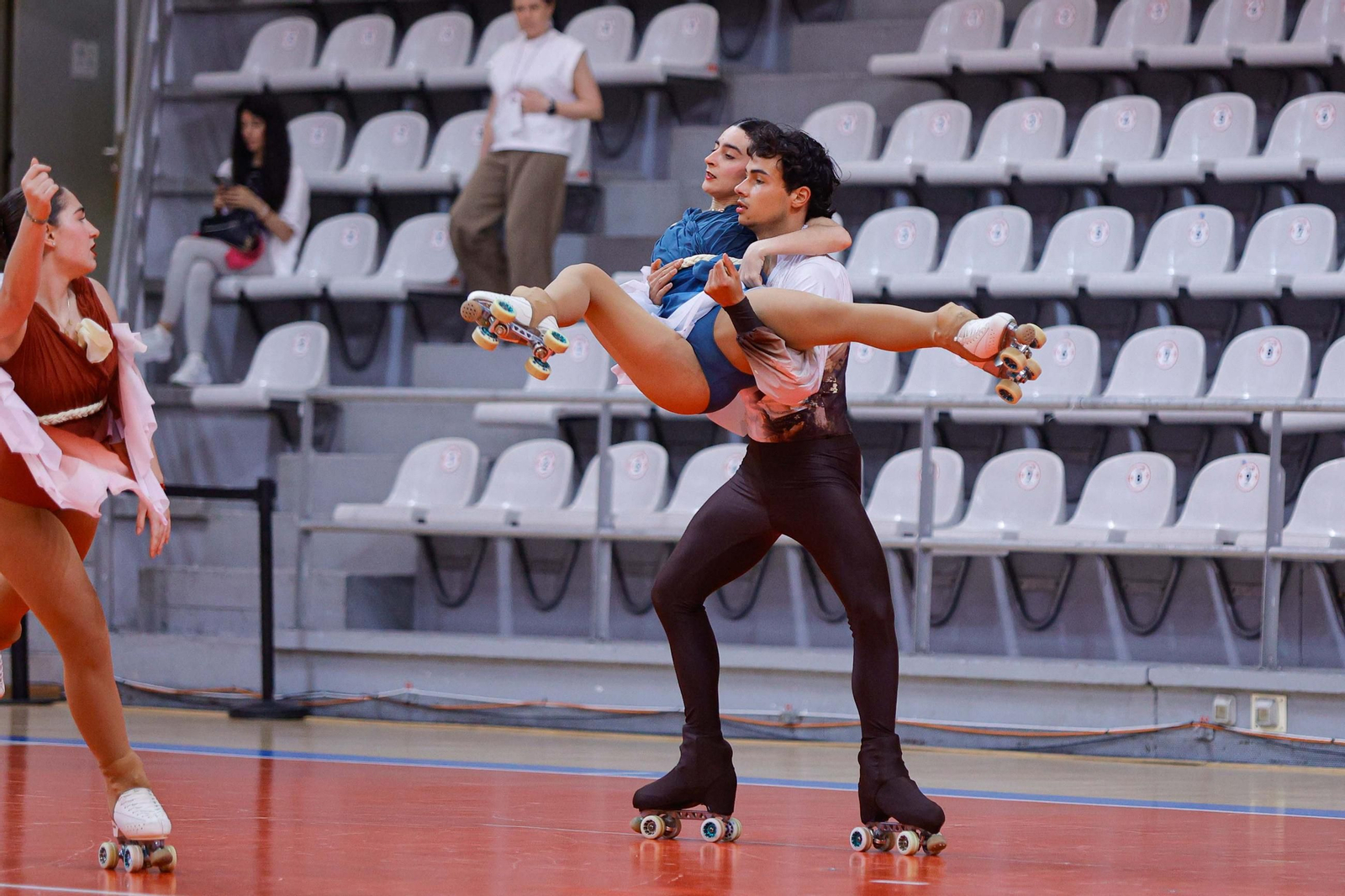 Galería | El pabellón de As Travesas celebra el Día do Patín