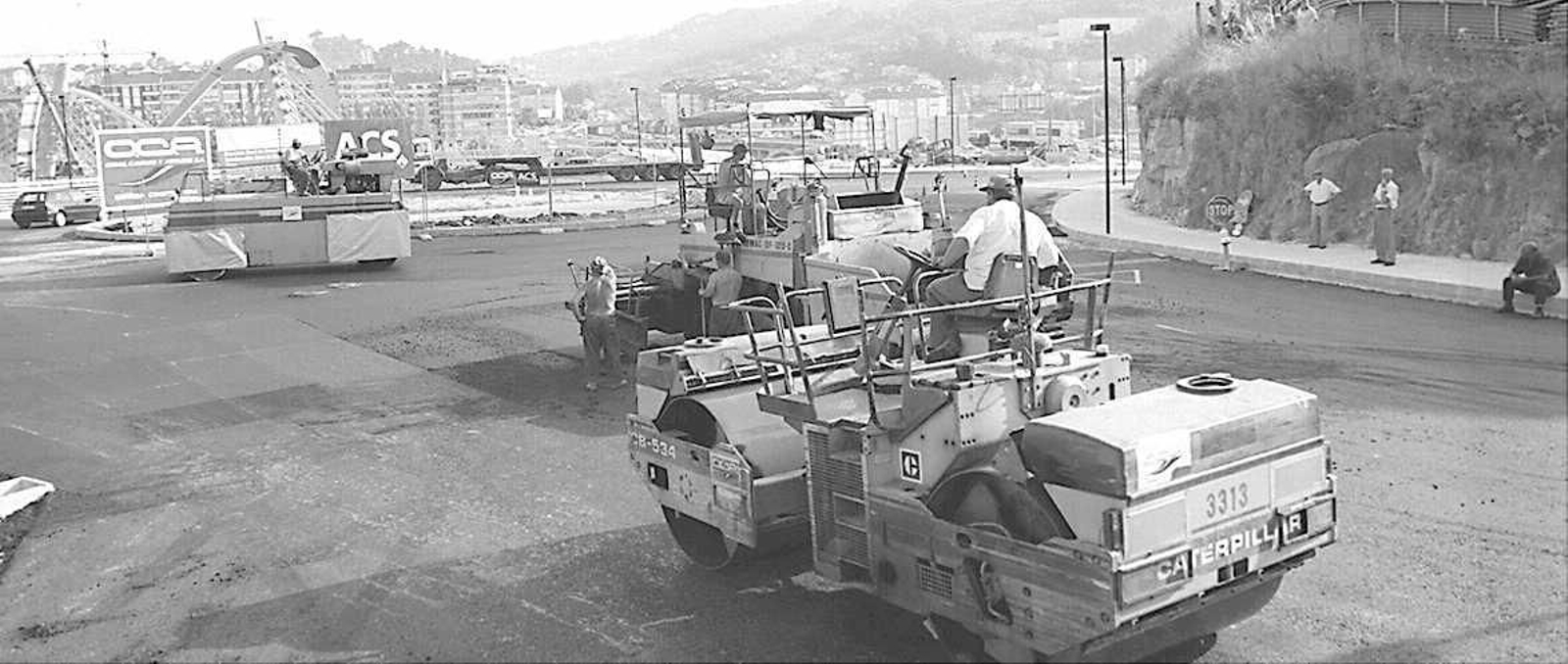 La construcción del emblemático Puente del Milenio hace 25 años cambiaba el skyline de Ourense, en fotos
