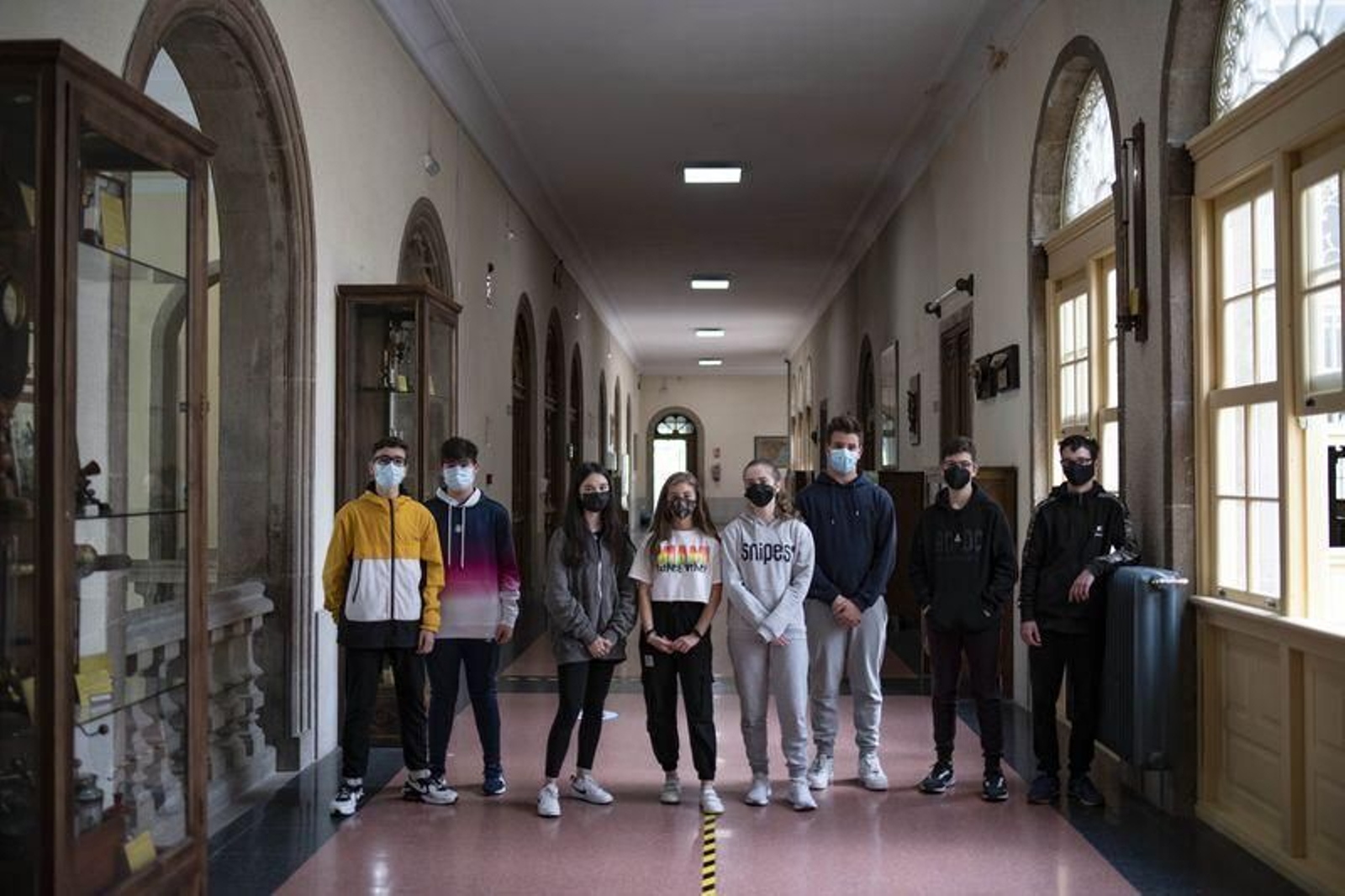 Alumnado do IES Otero Pedrayo, onte (XESÚS FARIÑAS).