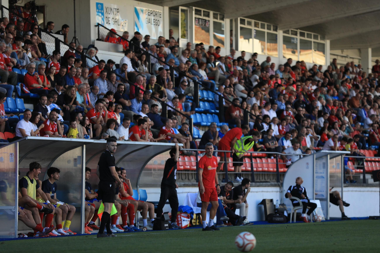 Galería | O Couto vibra con la primera victoria de la UD Ourense