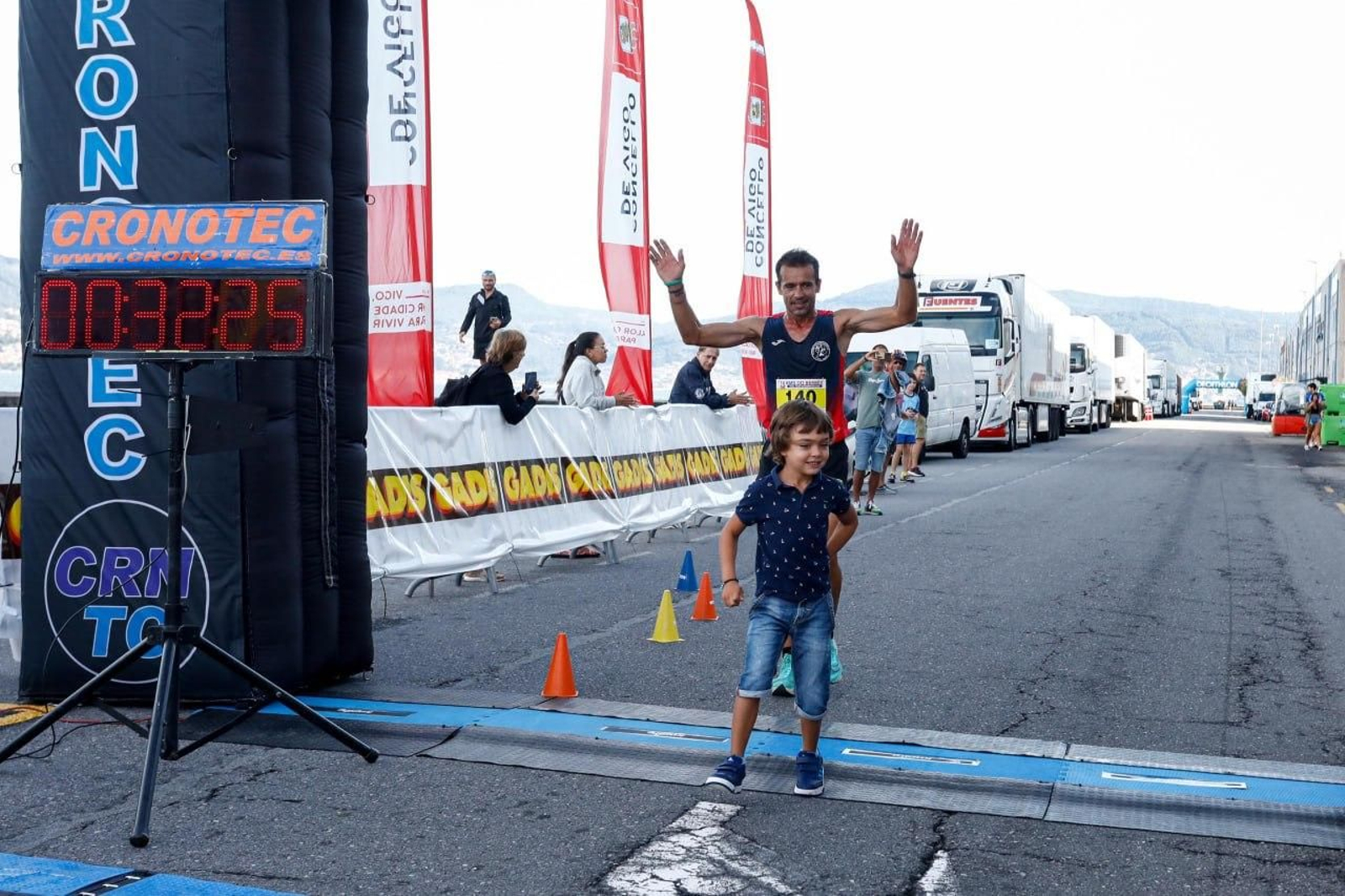 Popular carrera de 10km de O Berbés. // Jorge Santomé