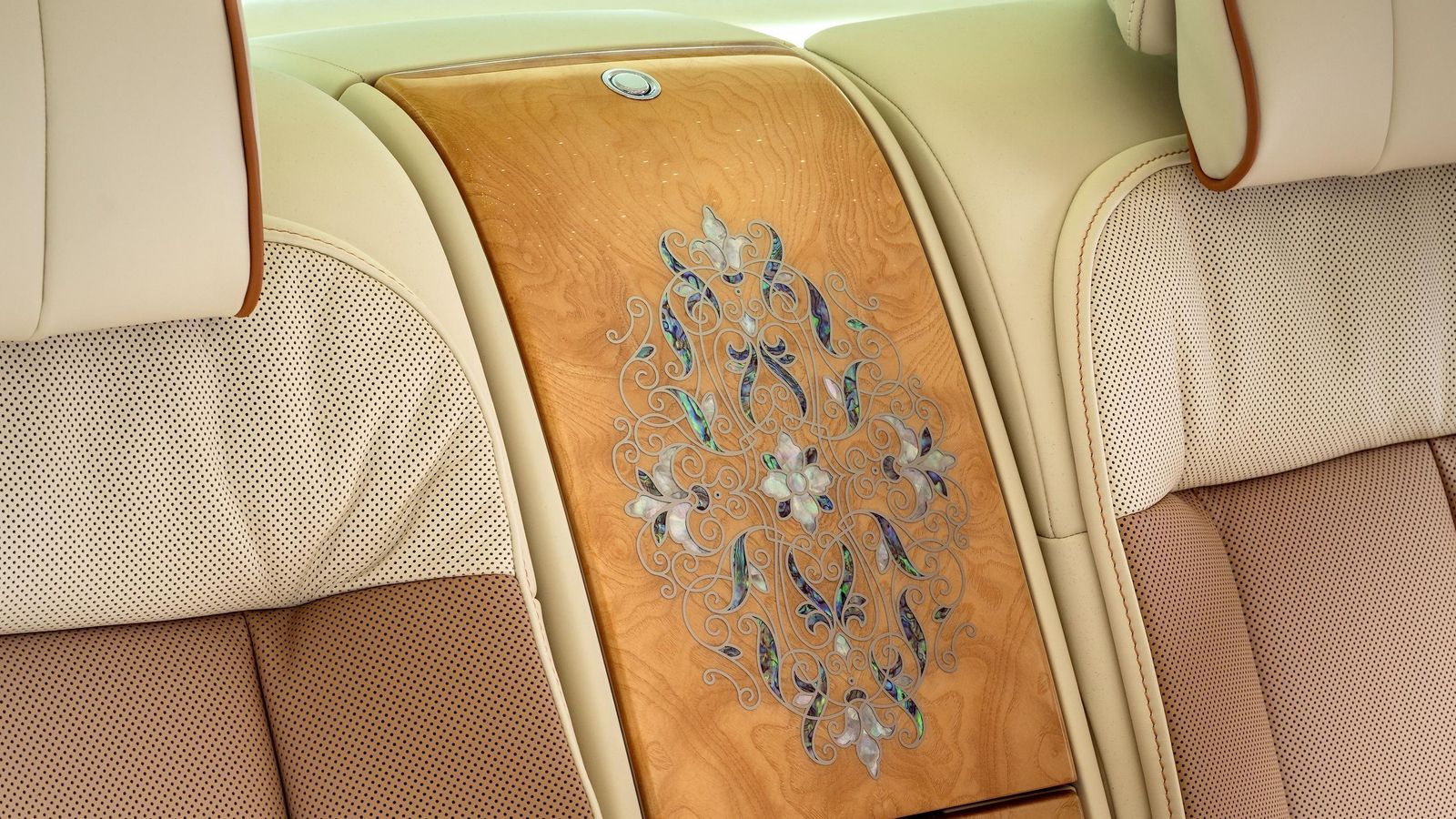 Interior del Rolls-Royce Phantom Hummingbird personalizado para un cliente de Dubái