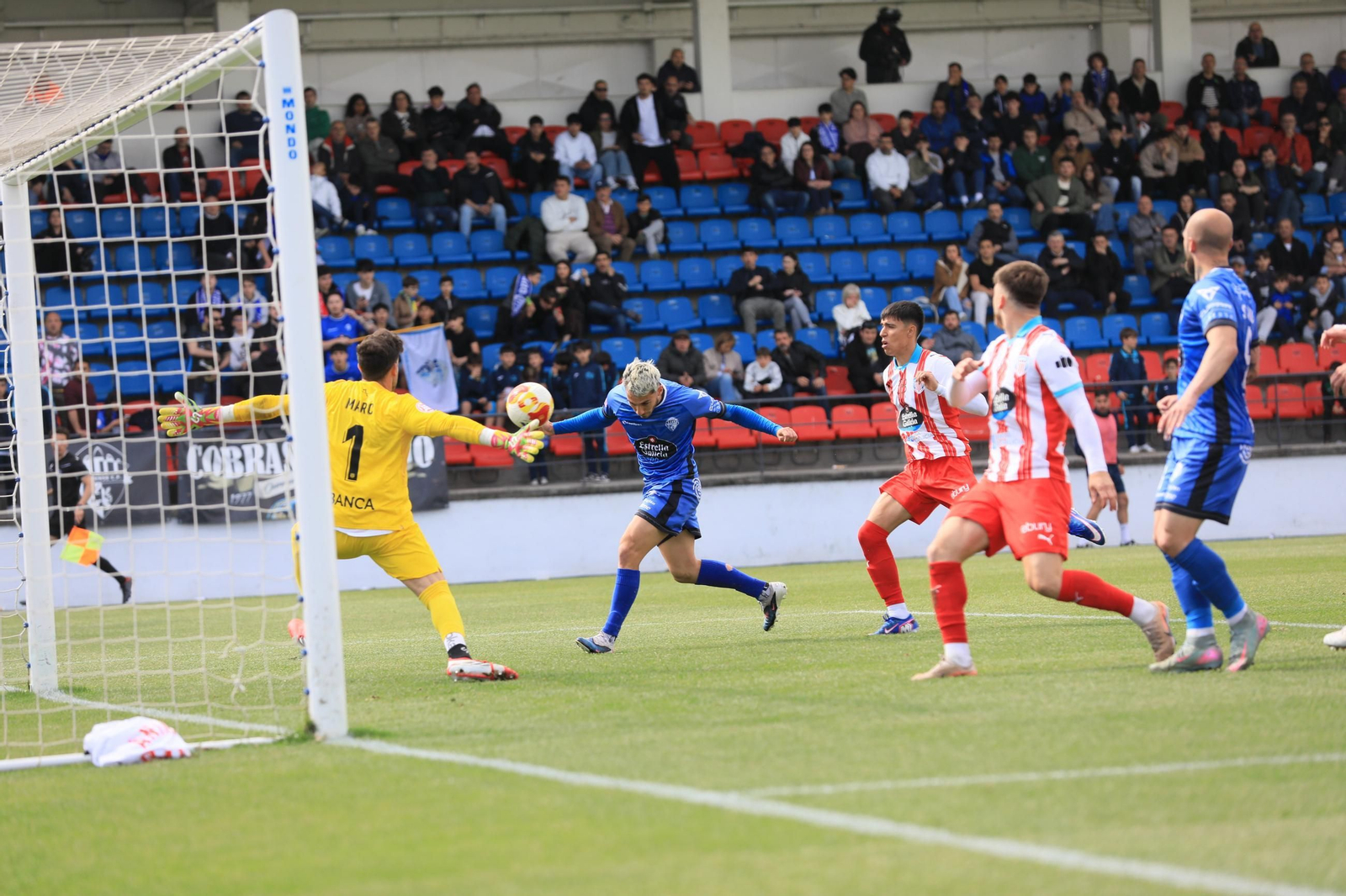 Galería 1 O Couto disfruta de una gran victoria del Ourense CF ante el Lugo (4-2)