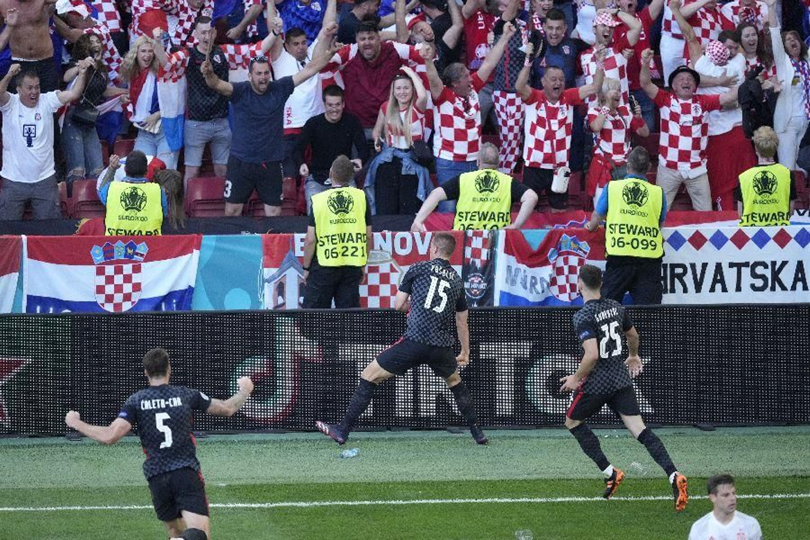 España sufre en su pase a cuartos 04